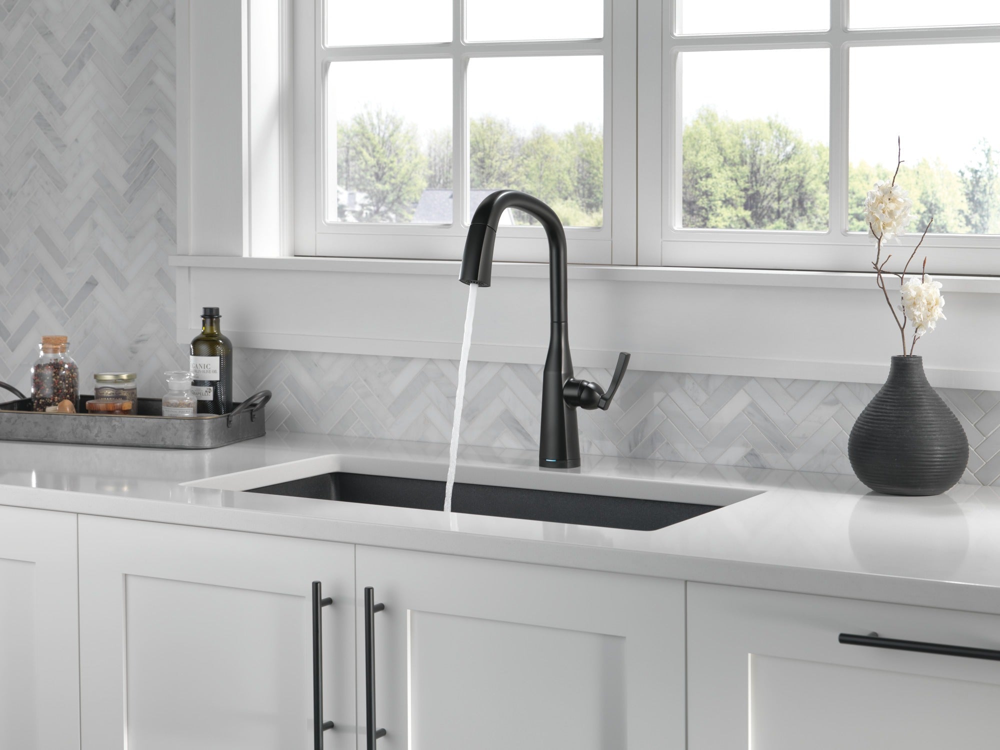 Delta Stryke® Single Handle Pull-Down Kitchen Faucet with Touch<sub>2</sub>O® Technology