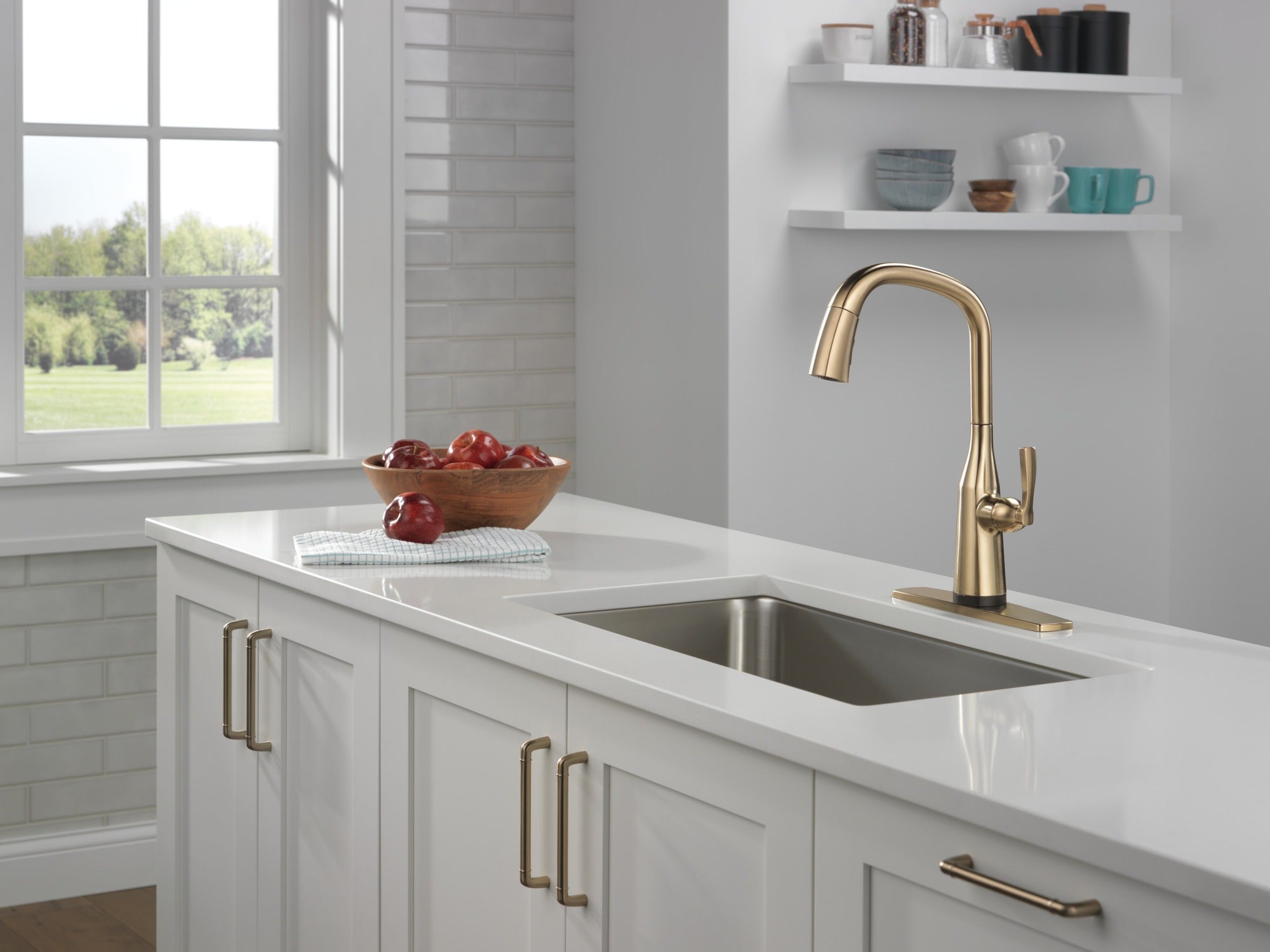 Delta Stryke® Single Handle Pull-Down Kitchen Faucet with Touch<sub>2</sub>O® Technology
