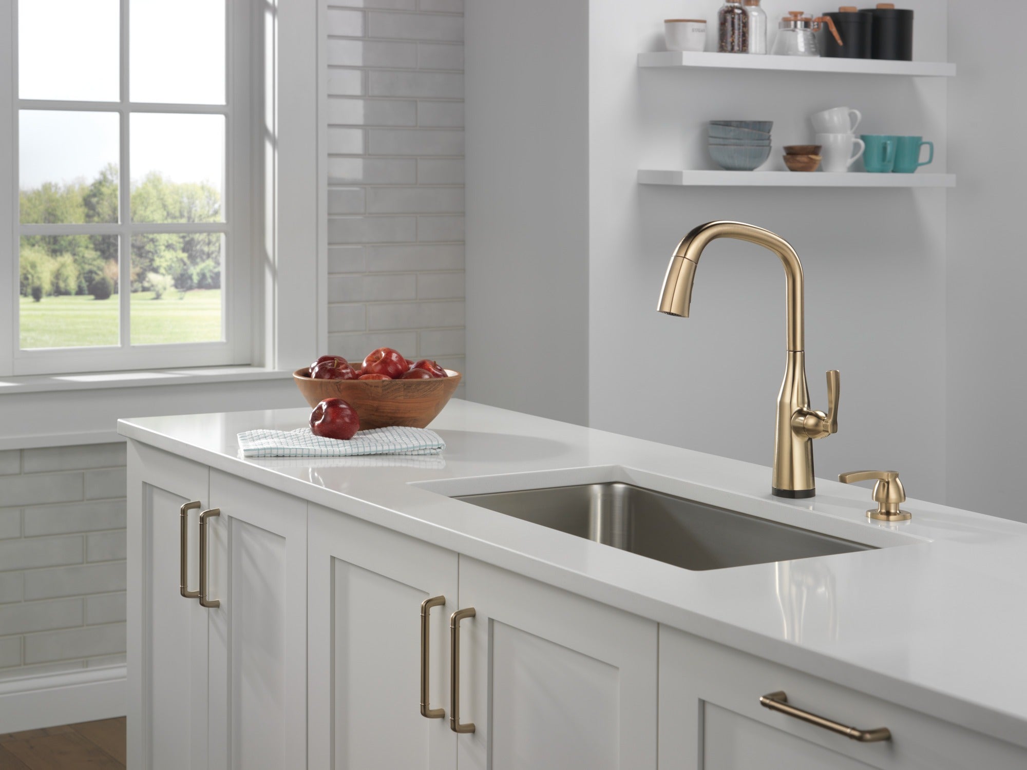 Delta Stryke® Single Handle Pull-Down Kitchen Faucet with Touch<sub>2</sub>O® Technology