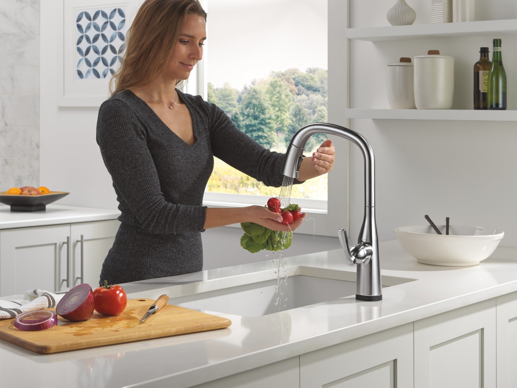Delta Stryke® Touch<sub>2</sub>O® Technology Kitchen Faucet with Touchless Technology