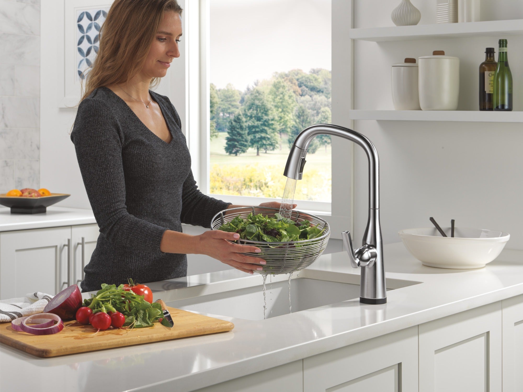 Delta Stryke® Touch<sub>2</sub>O® Technology Kitchen Faucet with Touchless Technology