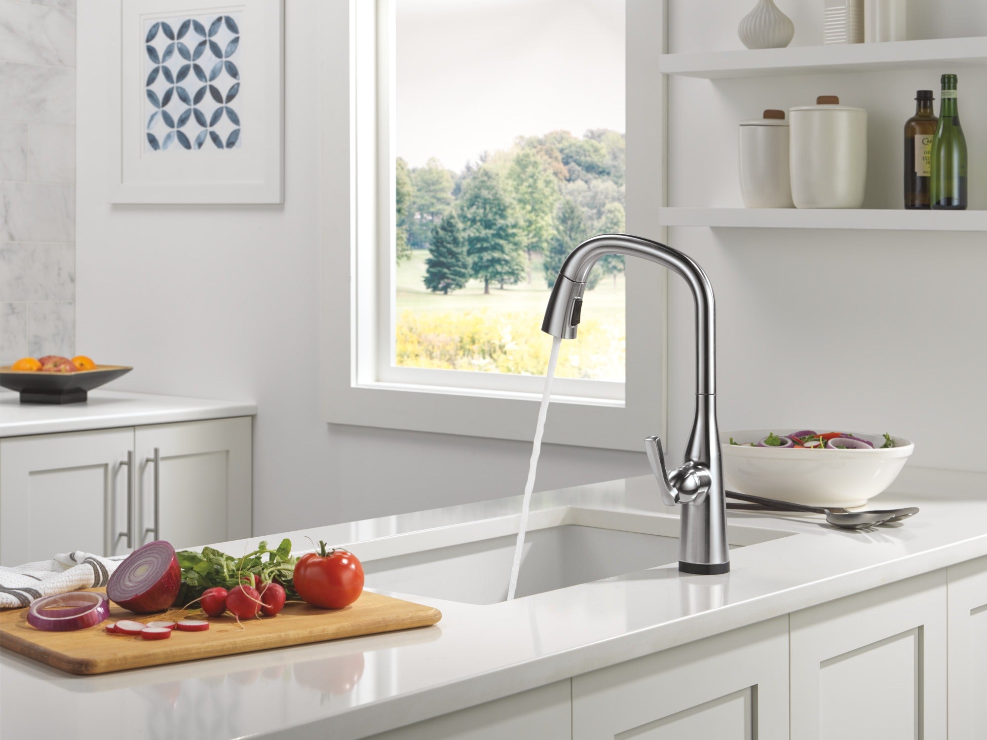 Delta Stryke® Touch<sub>2</sub>O® Technology Kitchen Faucet with Touchless Technology
