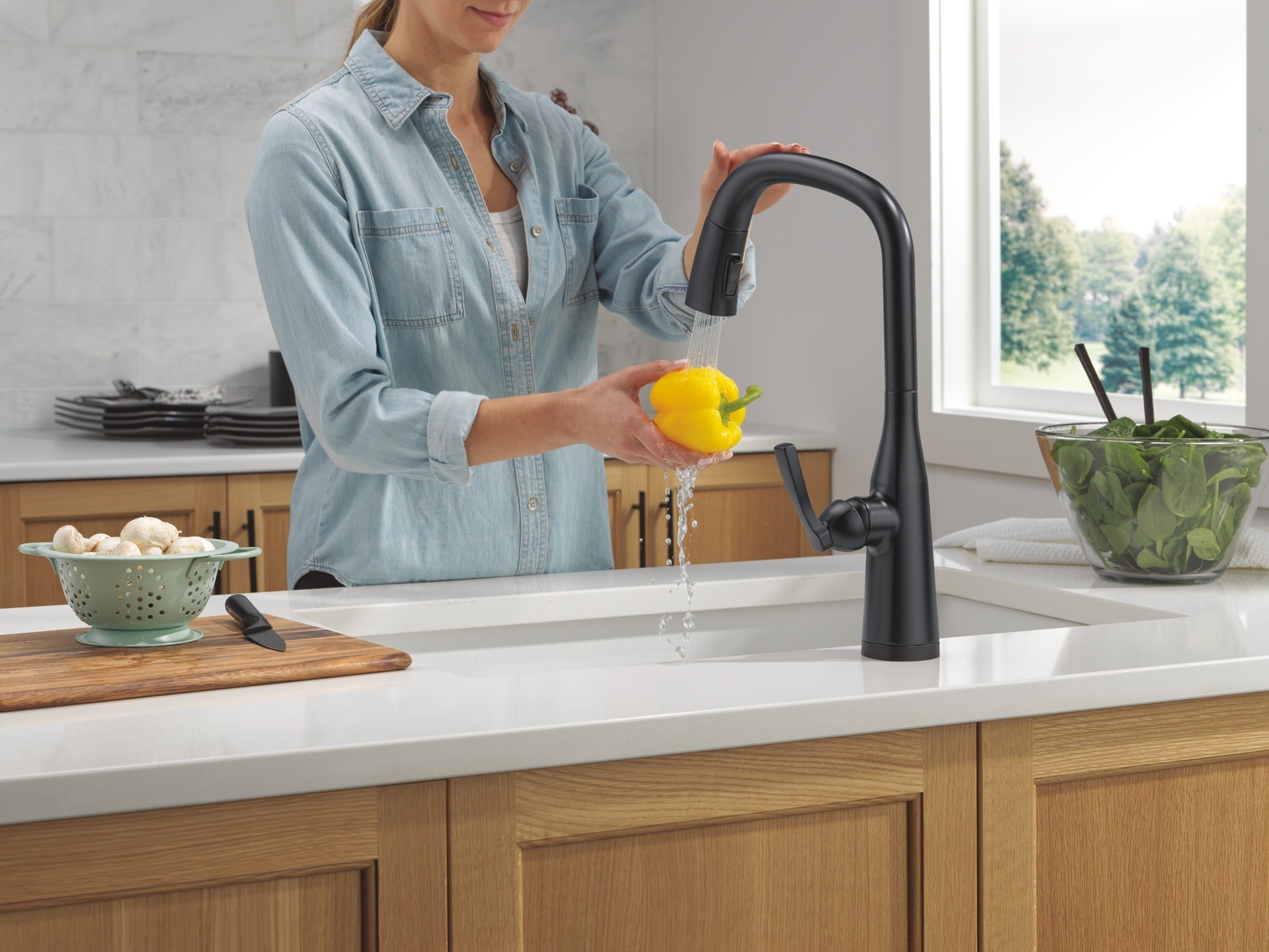 Delta Stryke® Touch<sub>2</sub>O® Technology Kitchen Faucet with Touchless Technology