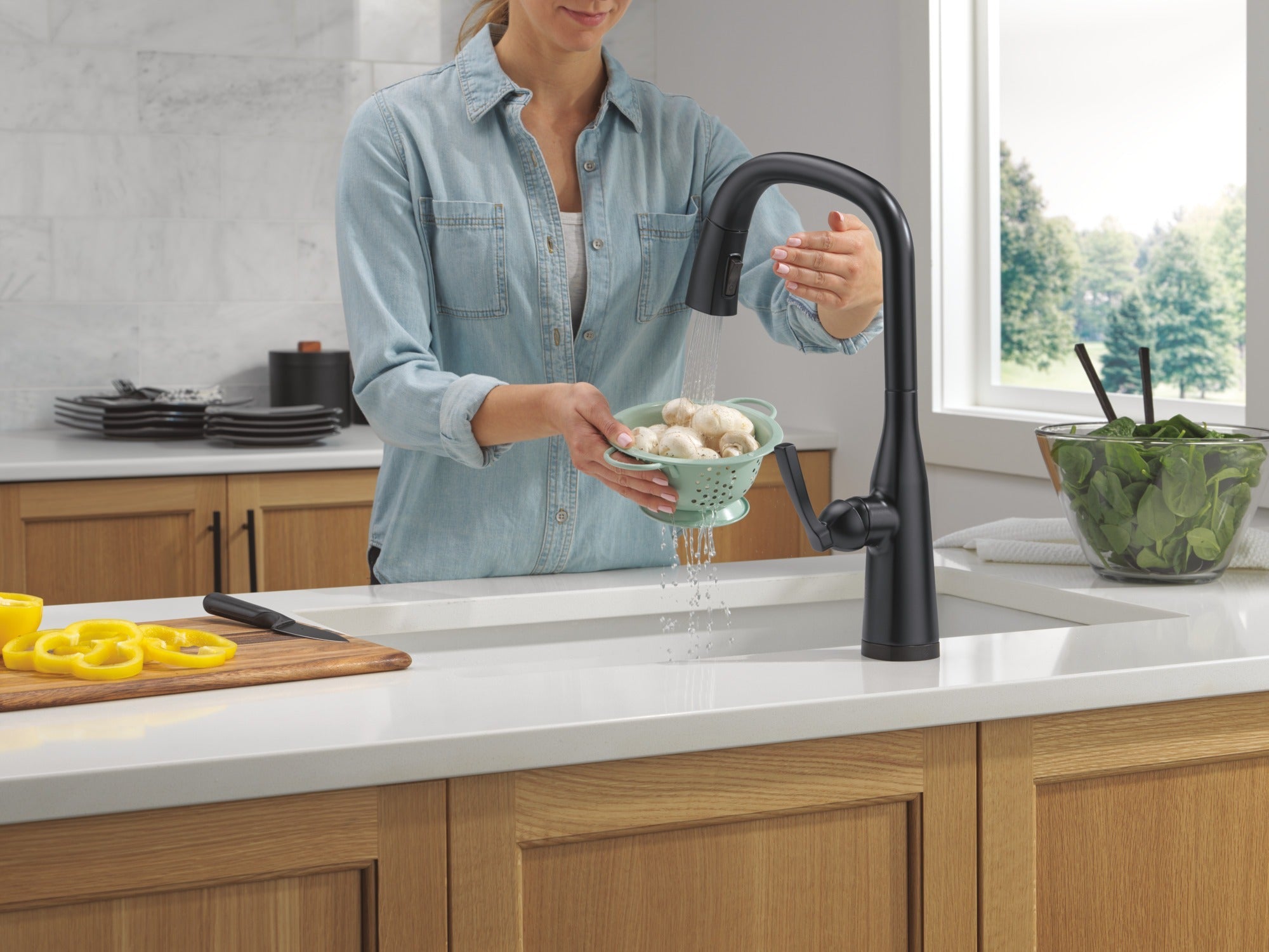 Delta Stryke® Touch<sub>2</sub>O® Technology Kitchen Faucet with Touchless Technology