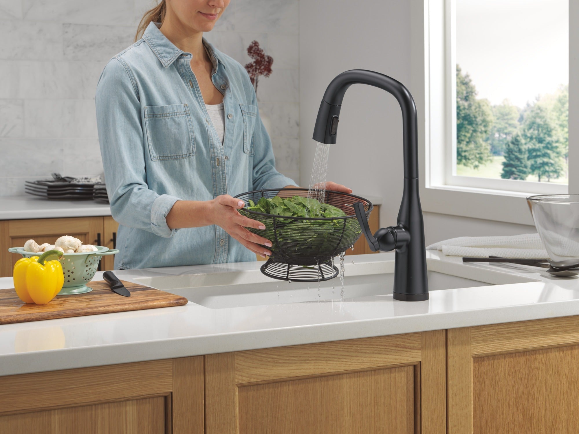 Delta Stryke® Touch<sub>2</sub>O® Technology Kitchen Faucet with Touchless Technology