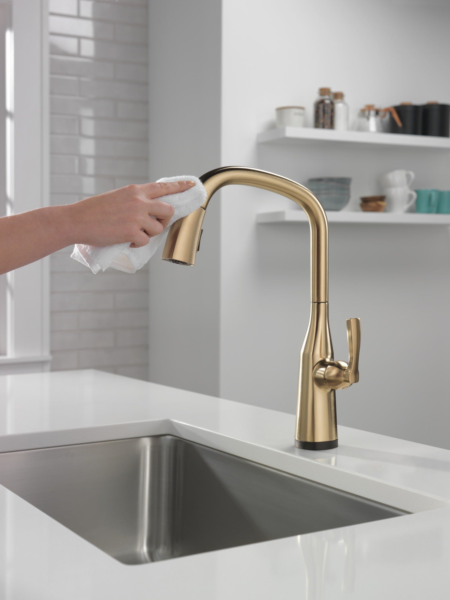 Delta Stryke® Touch<sub>2</sub>O® Pull-Down Kitchen w/ Voice