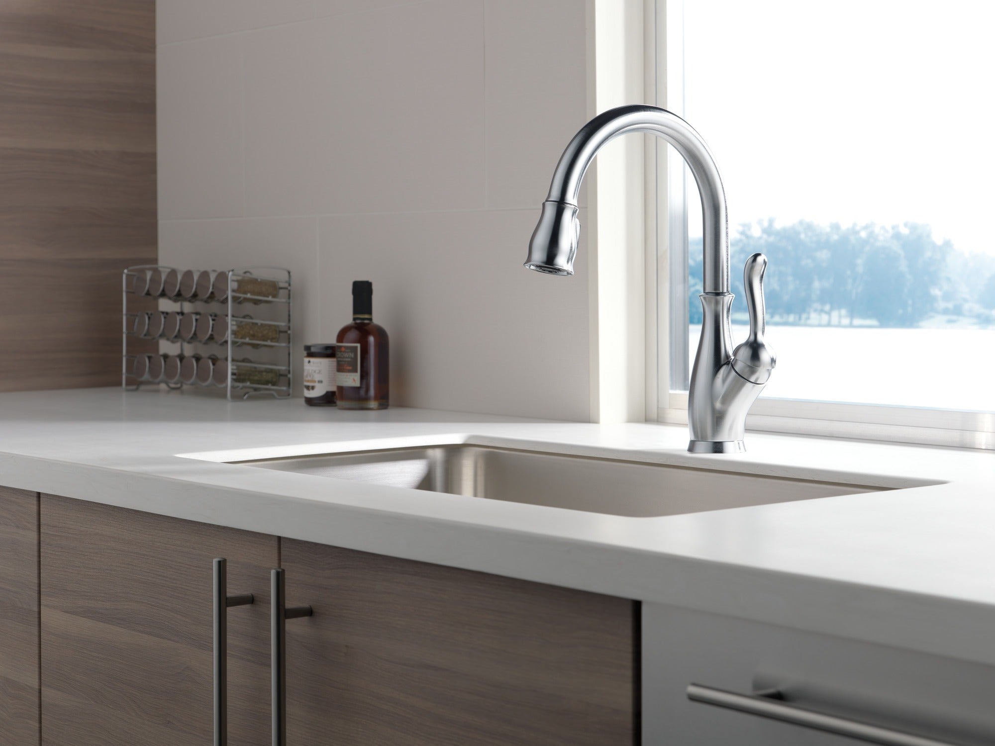 Delta Leland® Single Handle Pull-Down Kitchen Faucet with ShieldSpray® Technology