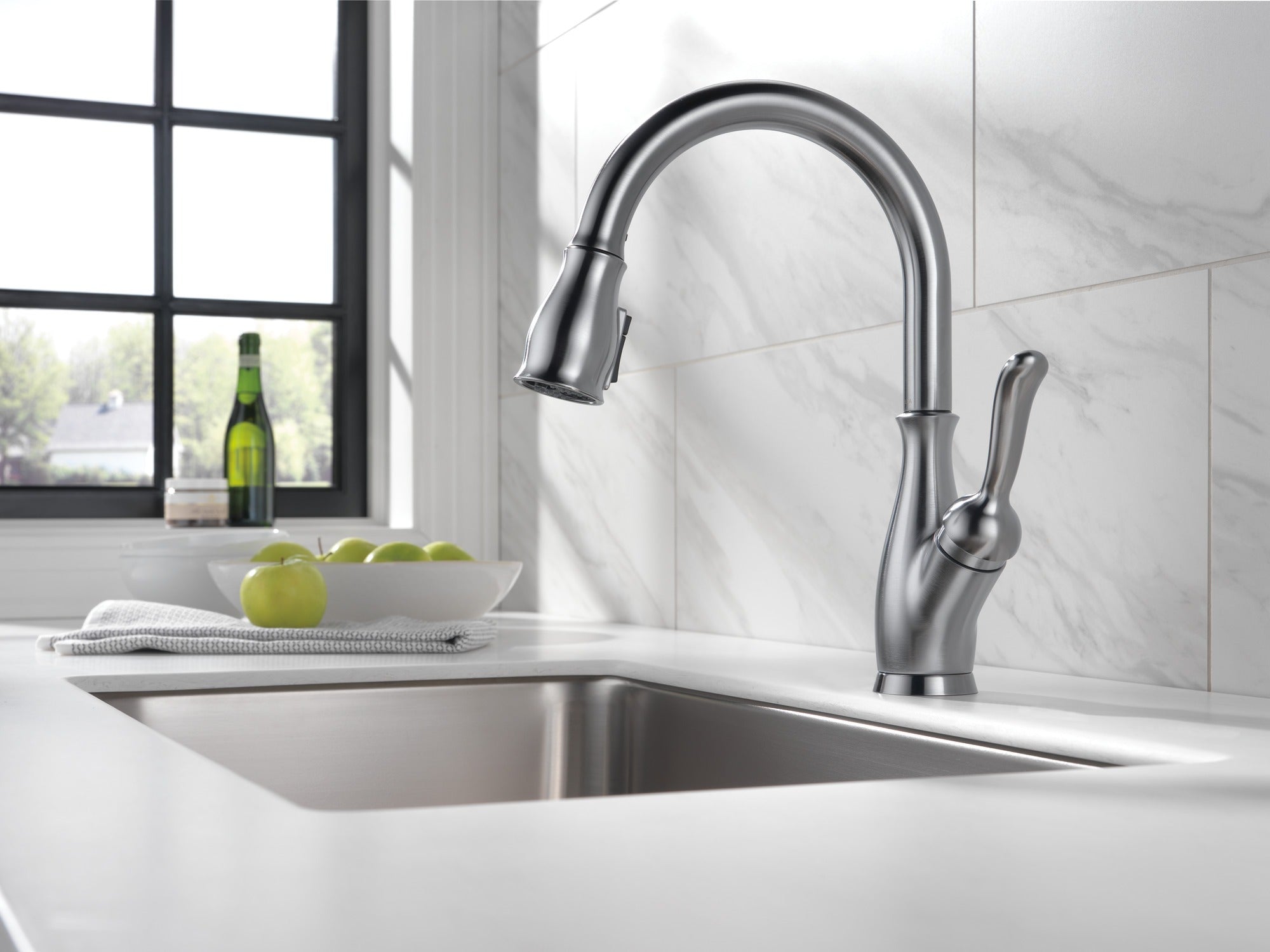 Delta Leland® Single Handle Pull-Down Kitchen Faucet with ShieldSpray® Technology