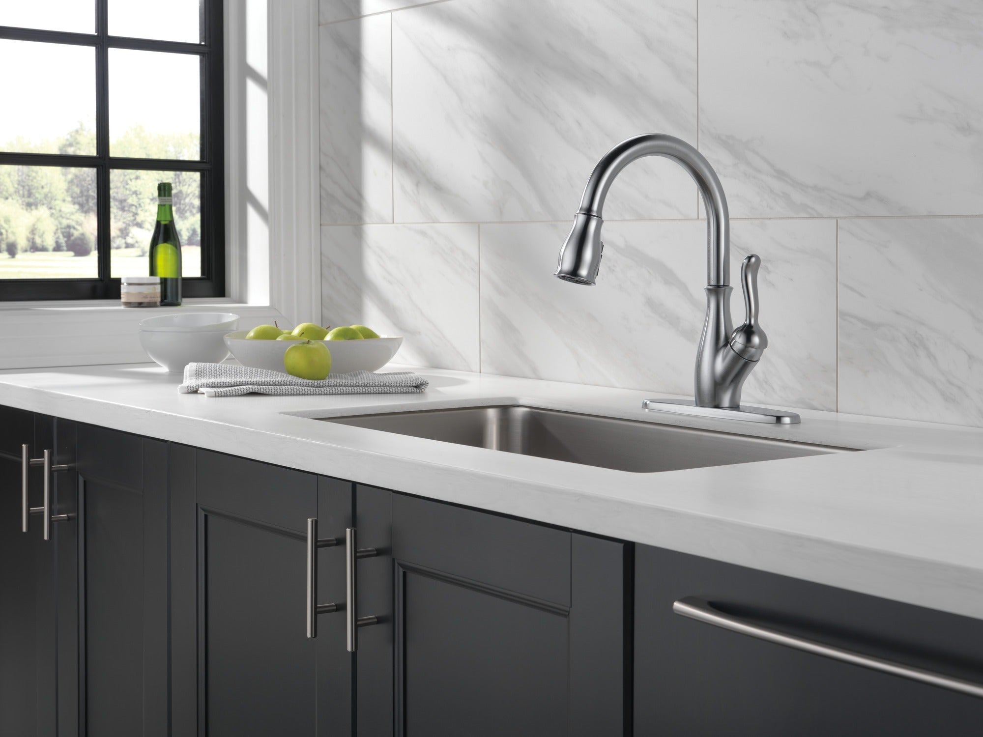 Delta Leland® Single Handle Pull-Down Kitchen Faucet with ShieldSpray® Technology