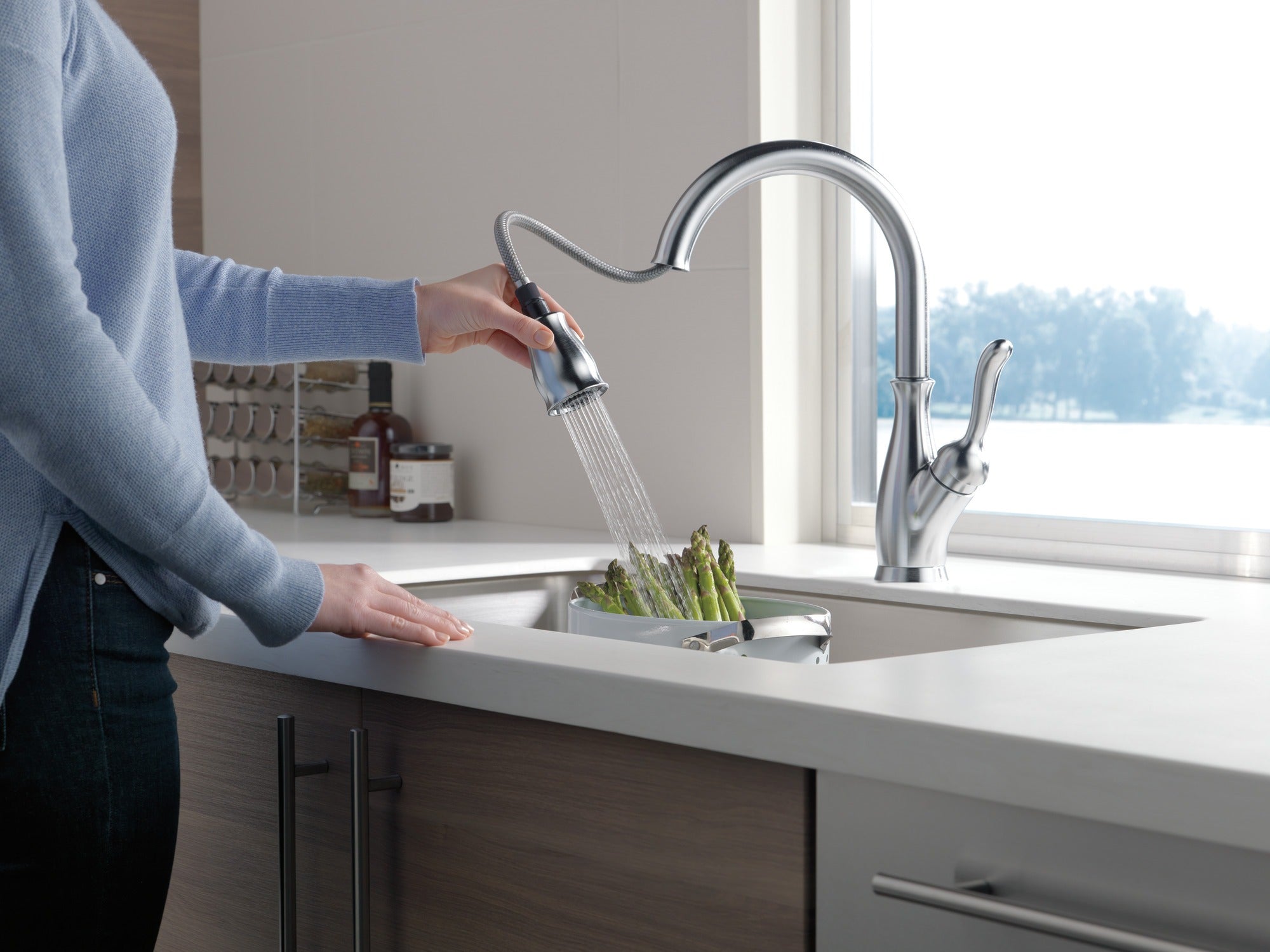 Delta Leland® Single Handle Pull-Down Kitchen Faucet with ShieldSpray® Technology