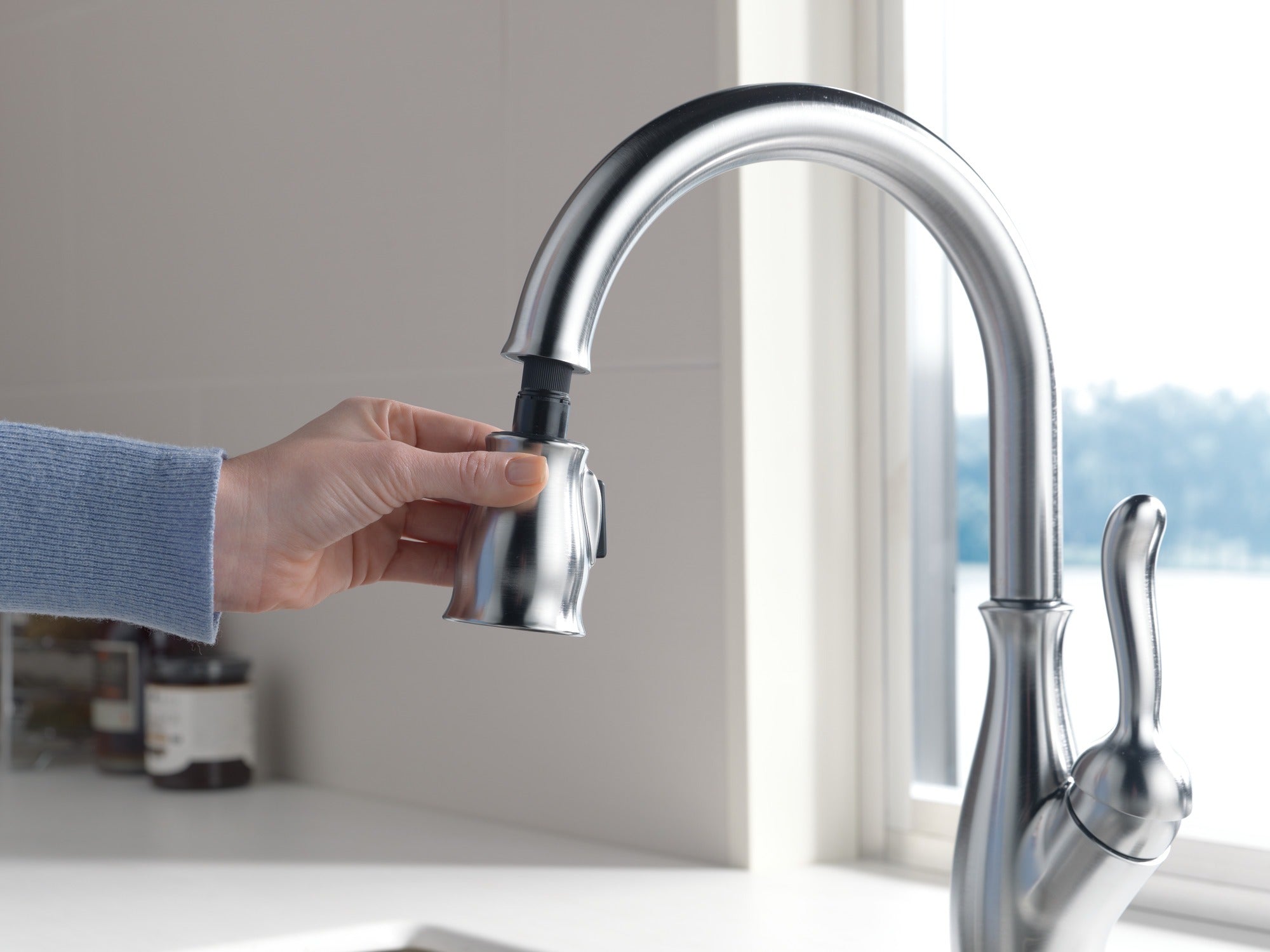 Delta Leland® Single Handle Pull-Down Kitchen Faucet with ShieldSpray® Technology