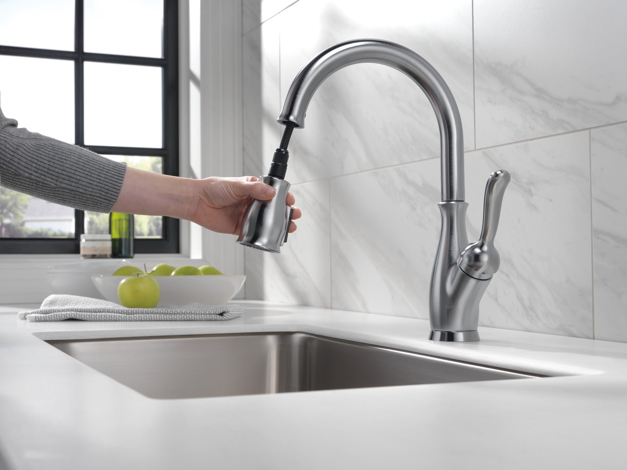 Delta Leland® Single Handle Pull-Down Kitchen Faucet with ShieldSpray® Technology