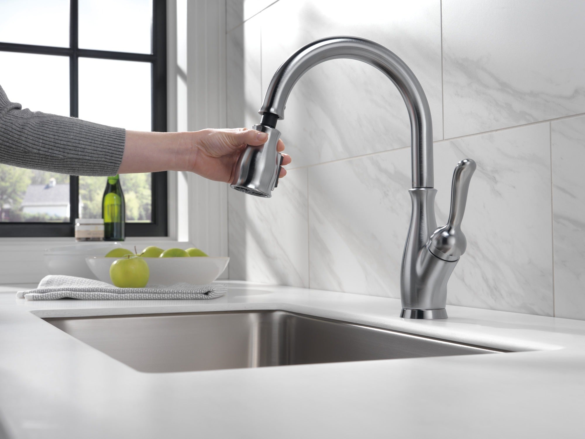 Delta Leland® Single Handle Pull-Down Kitchen Faucet with ShieldSpray® Technology