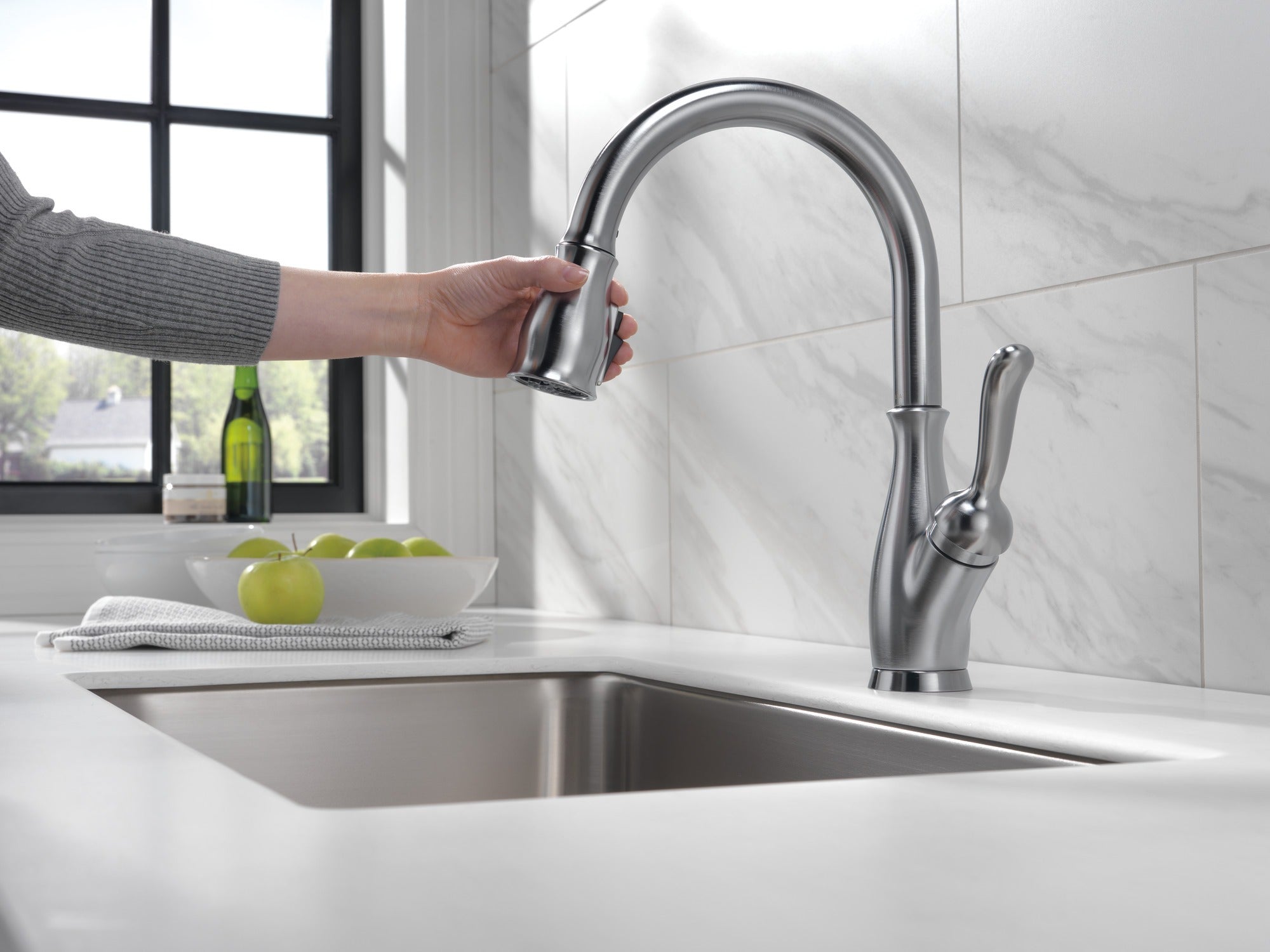 Delta Leland® Single Handle Pull-Down Kitchen Faucet with ShieldSpray® Technology