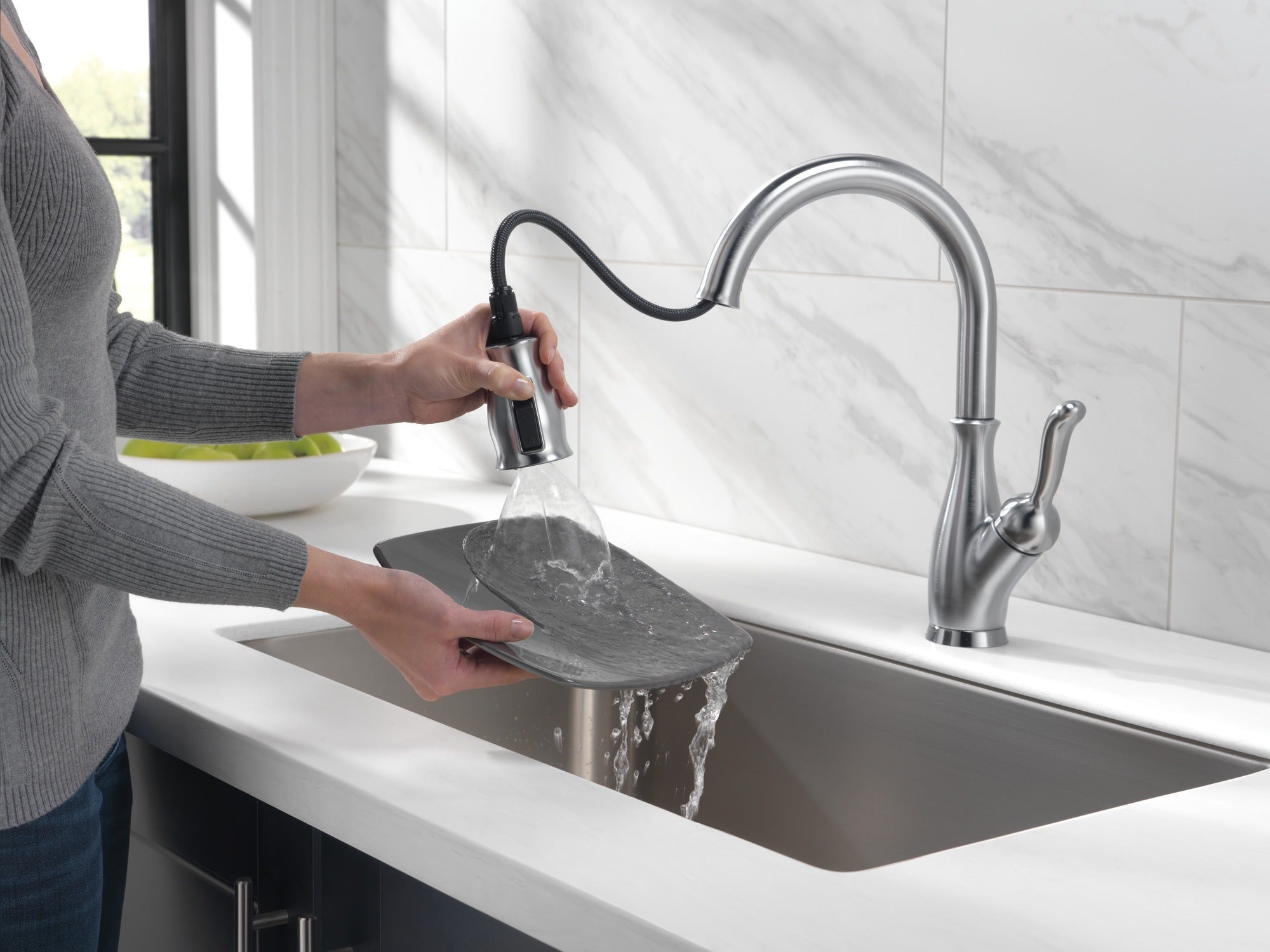 Delta Leland® Single Handle Pull-Down Kitchen Faucet with ShieldSpray® Technology