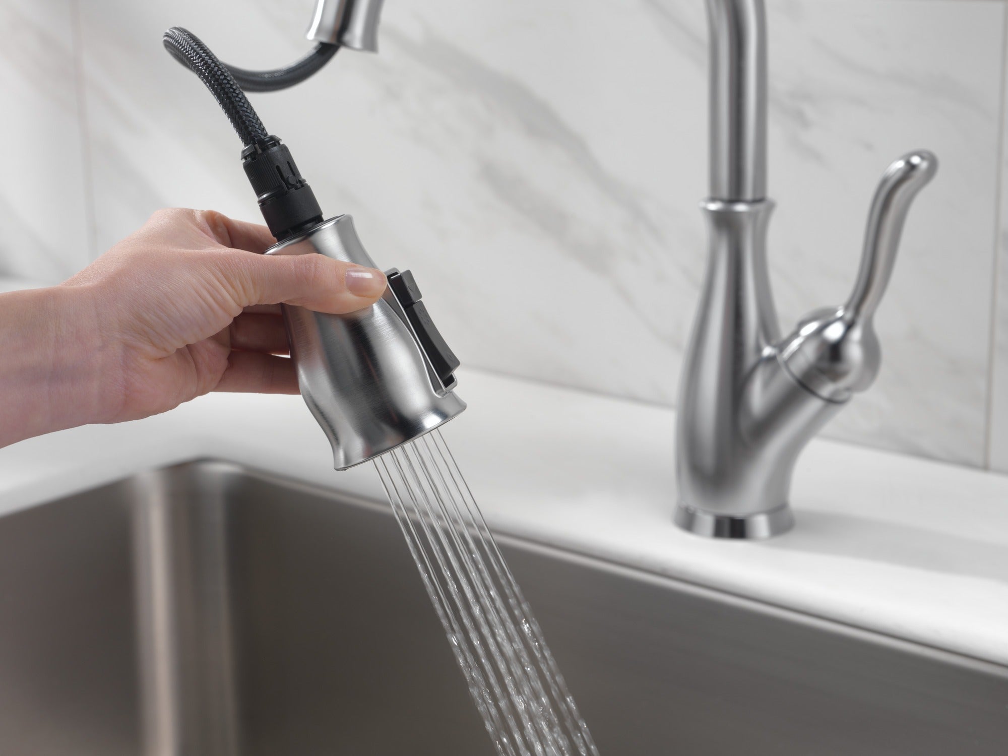 Delta Leland® Single Handle Pull-Down Kitchen Faucet with ShieldSpray® Technology