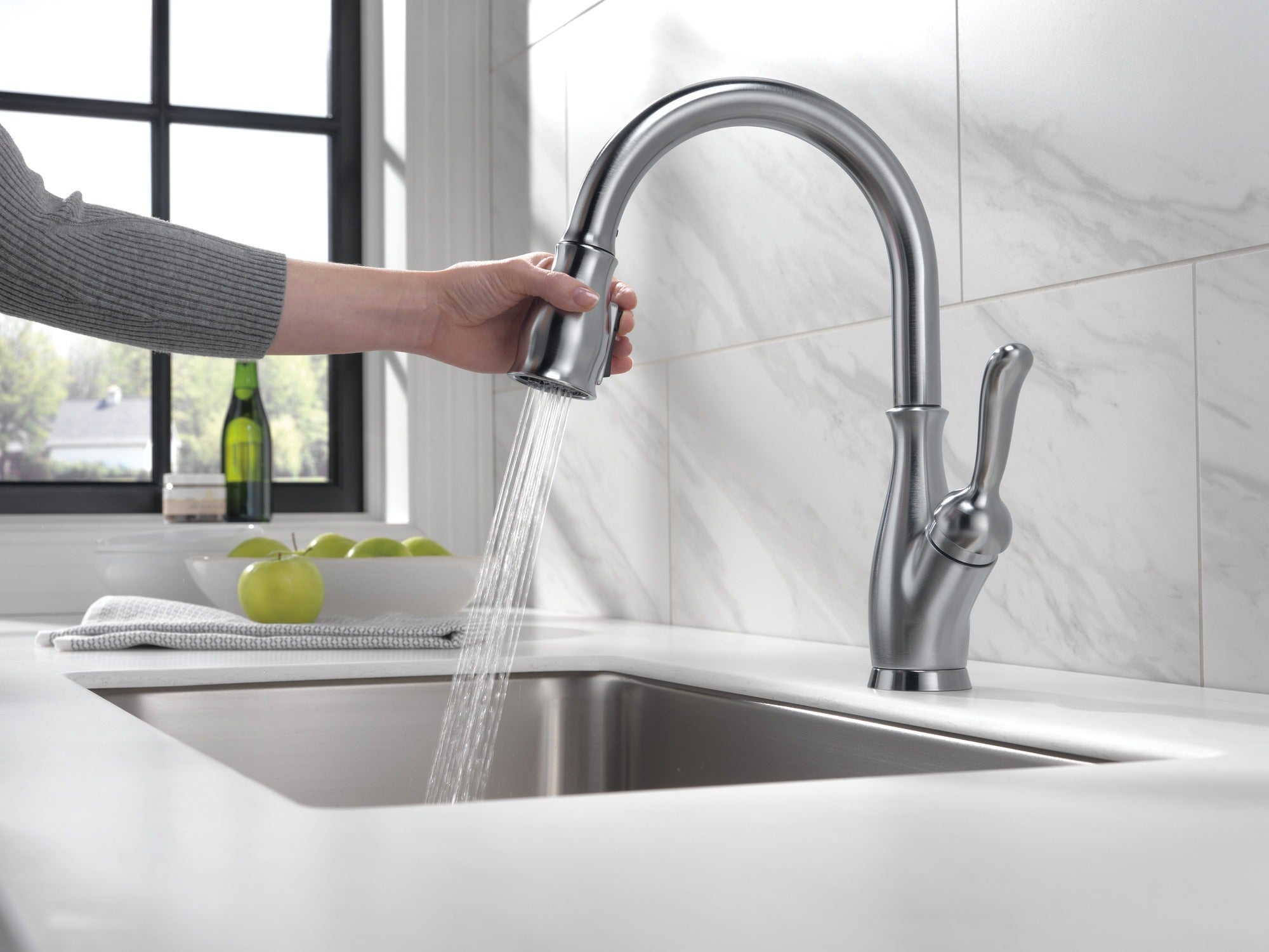Delta Leland® Single Handle Pull-Down Kitchen Faucet with ShieldSpray® Technology