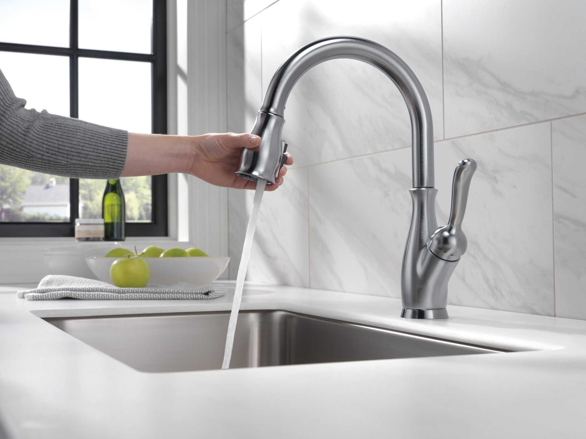 Delta Leland® Single Handle Pull-Down Kitchen Faucet with ShieldSpray® Technology