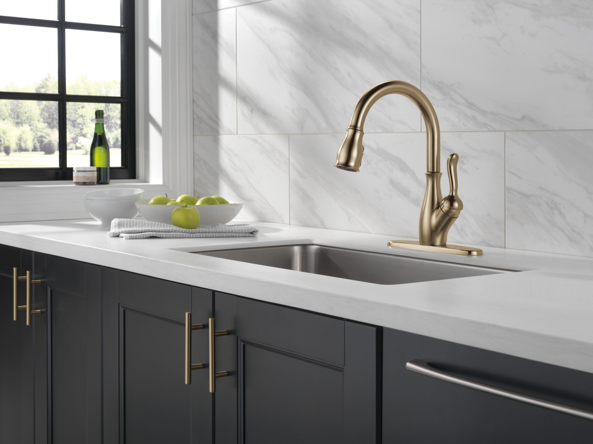 Delta Leland® Single Handle Pull-Down Kitchen Faucet with ShieldSpray® Technology