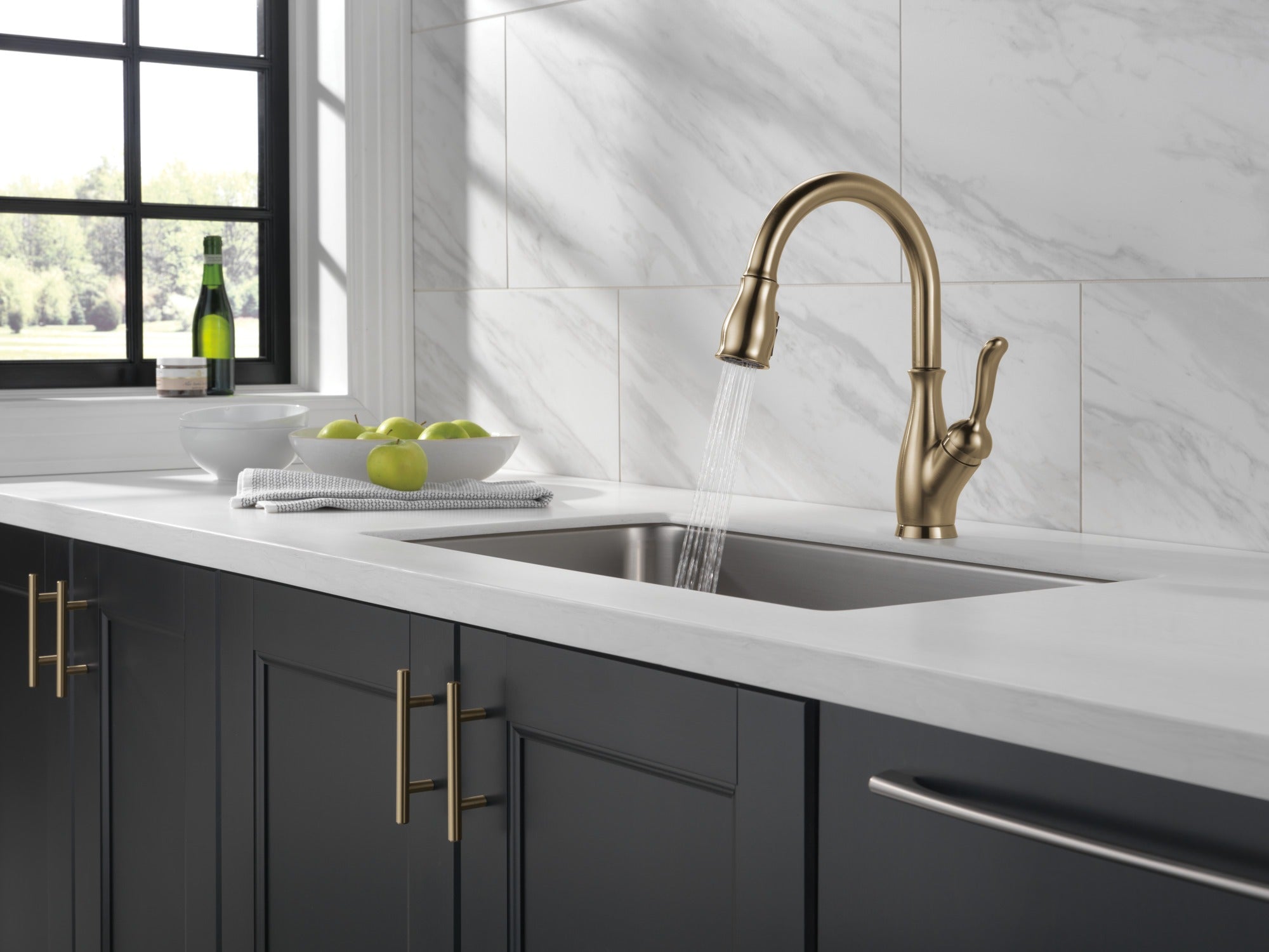 Delta Leland® Single Handle Pull-Down Kitchen Faucet with ShieldSpray® Technology