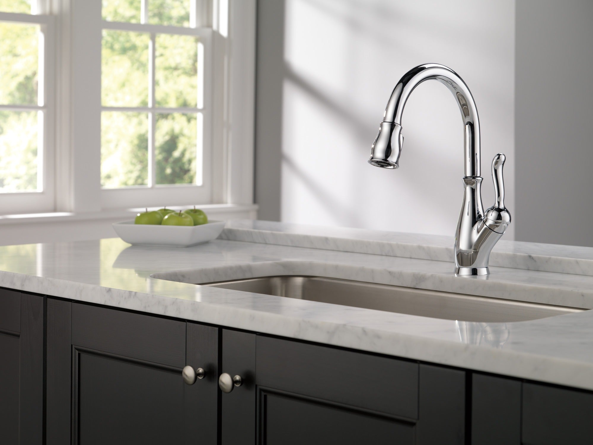 Delta Leland® Single Handle Pull-Down Kitchen Faucet with ShieldSpray® Technology