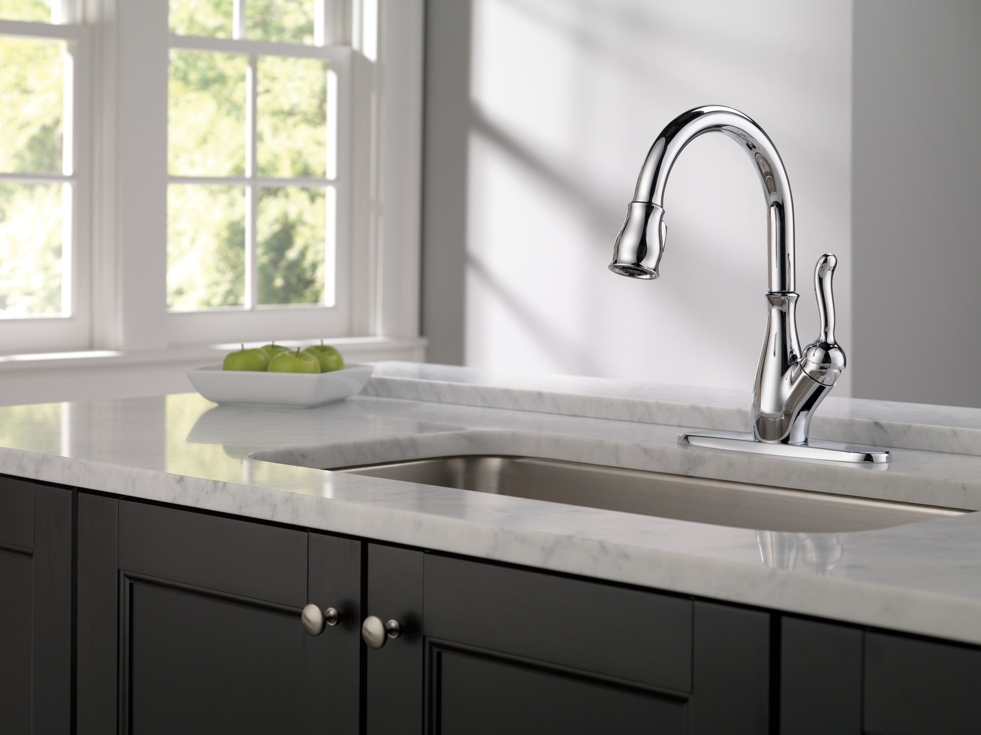 Delta Leland® Single Handle Pull-Down Kitchen Faucet with ShieldSpray® Technology