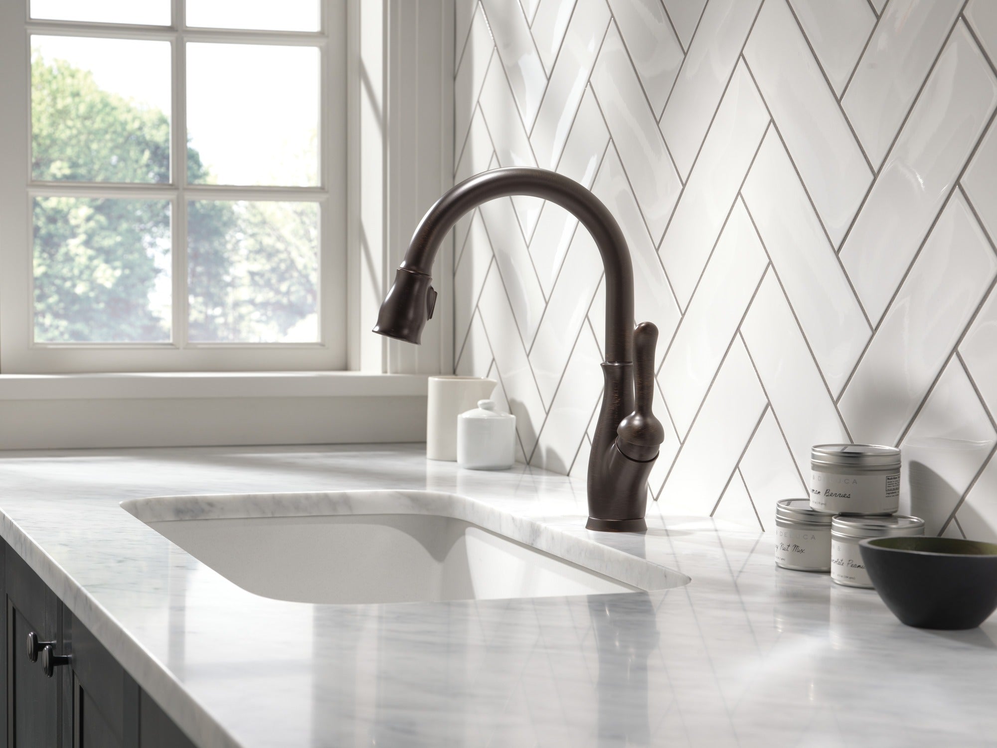Delta Leland® Single Handle Pull-Down Kitchen Faucet with ShieldSpray® Technology