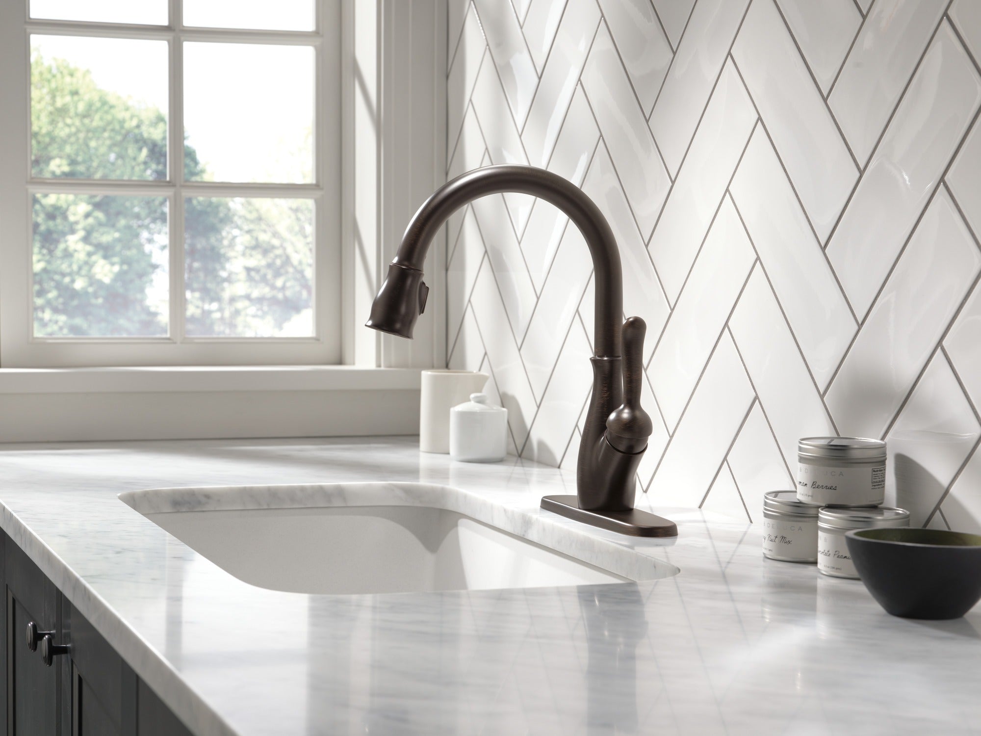 Delta Leland® Single Handle Pull-Down Kitchen Faucet with ShieldSpray® Technology