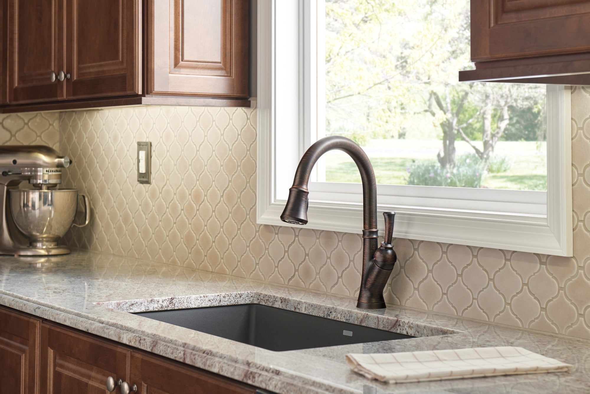 Delta Leland® Single Handle Pull-Down Kitchen Faucet with ShieldSpray® Technology
