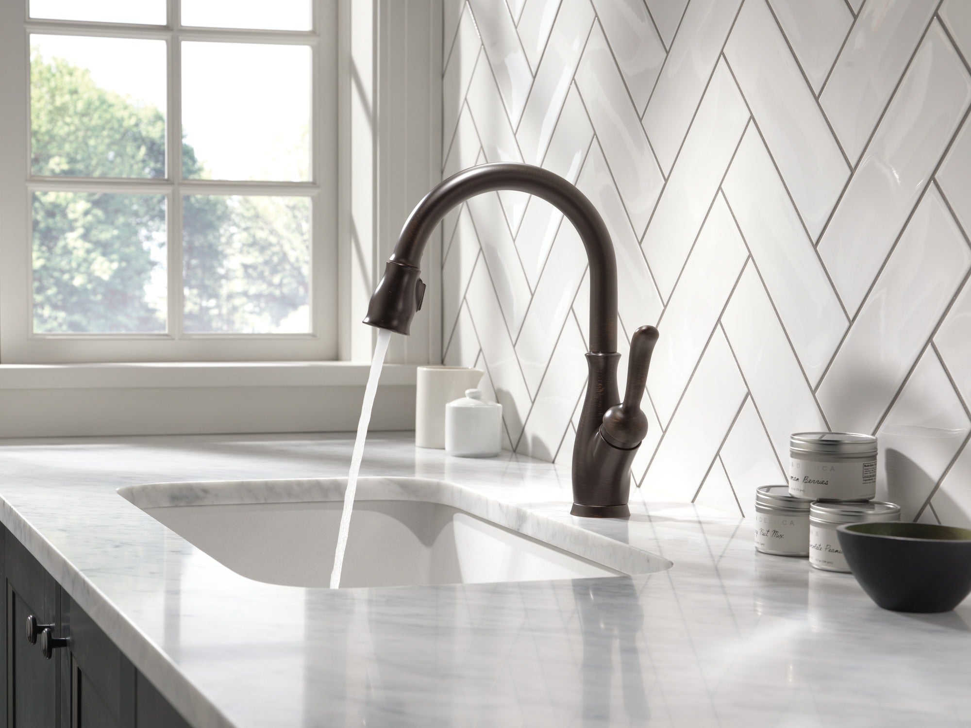 Delta Leland® Single Handle Pull-Down Kitchen Faucet with ShieldSpray® Technology