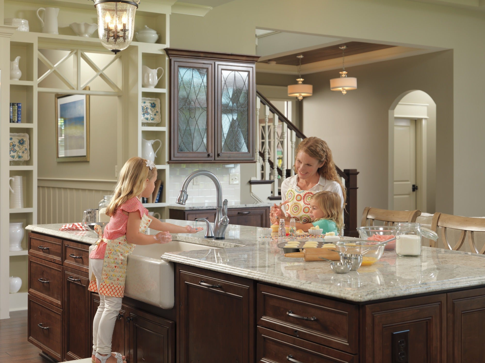 Delta Leland® Single Handle Pull-Down Kitchen Faucet with Touch<sub>2</sub>O® and ShieldSpray® Technologies