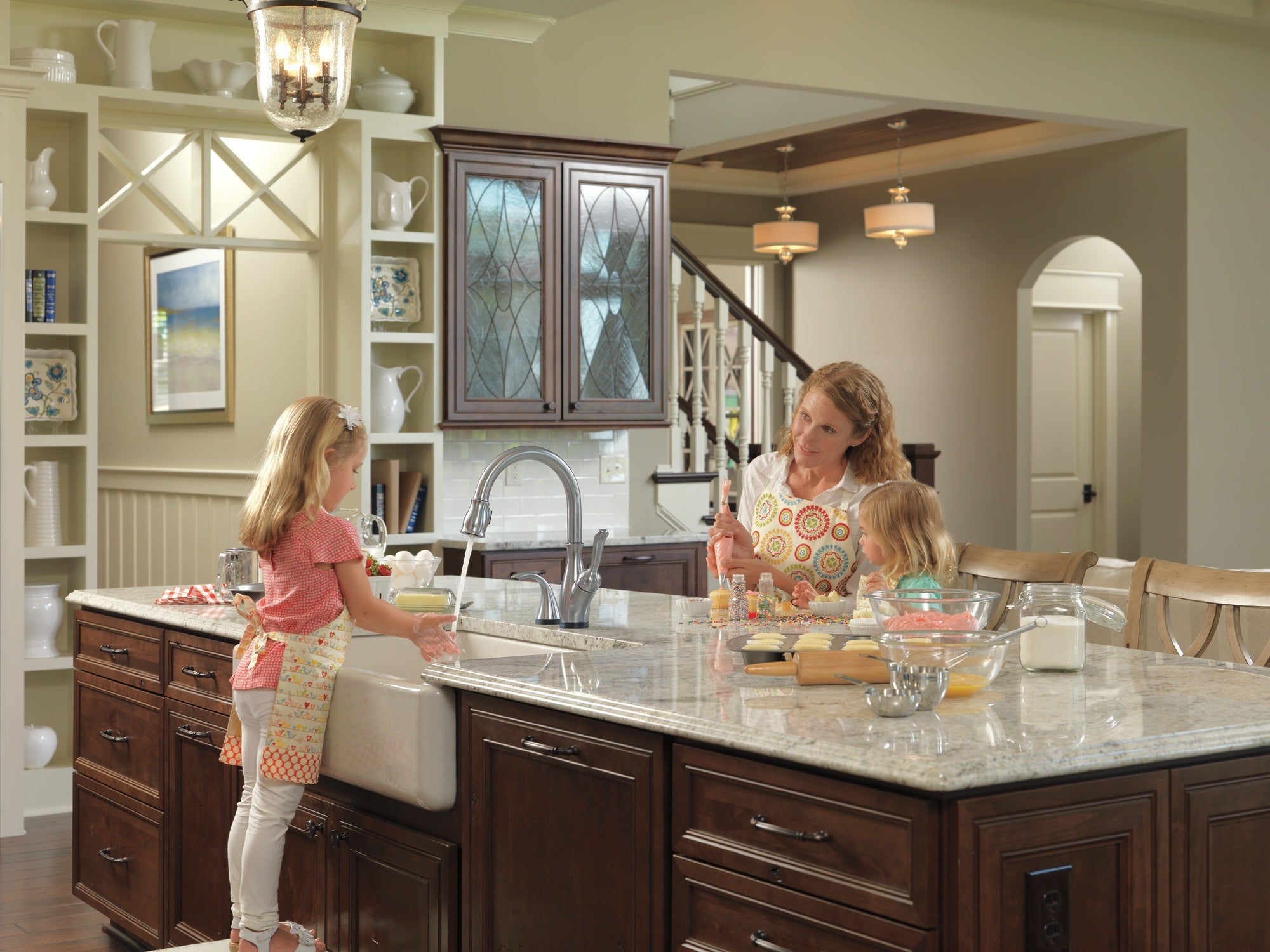 Delta Leland® Single Handle Pull-Down Kitchen Faucet with Touch<sub>2</sub>O® and ShieldSpray® Technologies