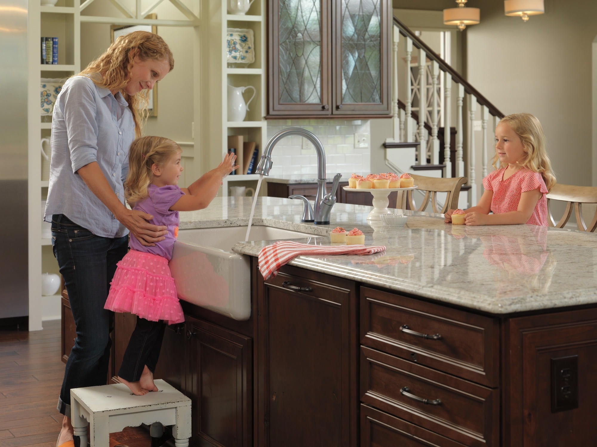 Delta Leland® Single Handle Pull-Down Kitchen Faucet with Touch<sub>2</sub>O® and ShieldSpray® Technologies