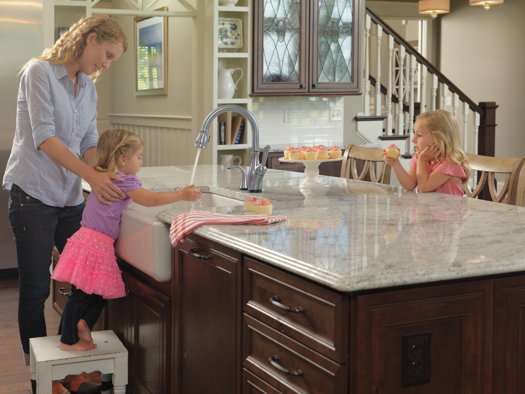 Delta Leland® Single Handle Pull-Down Kitchen Faucet with Touch<sub>2</sub>O® and ShieldSpray® Technologies