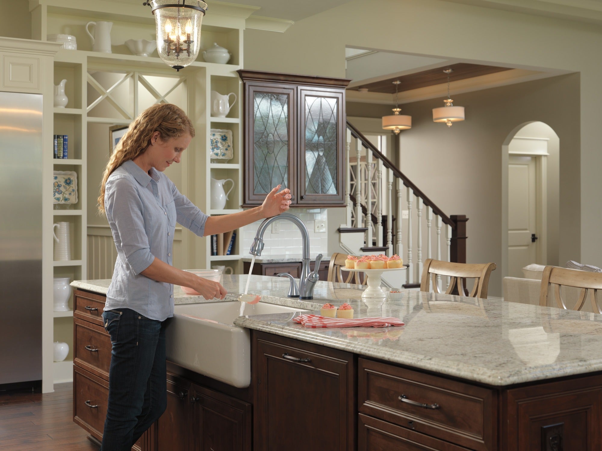 Delta Leland® Single Handle Pull-Down Kitchen Faucet with Touch<sub>2</sub>O® and ShieldSpray® Technologies