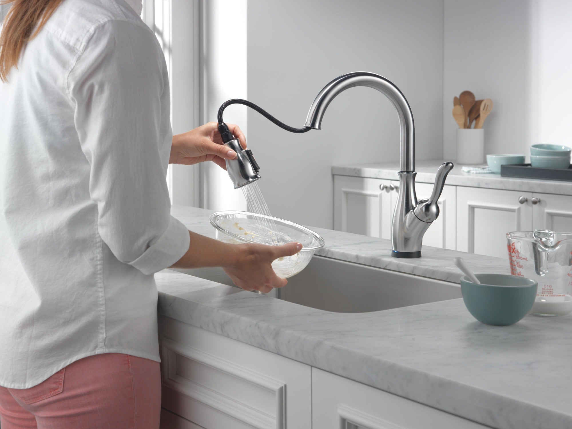 Delta Leland® Single Handle Pull-Down Kitchen Faucet with Touch<sub>2</sub>O® and ShieldSpray® Technologies