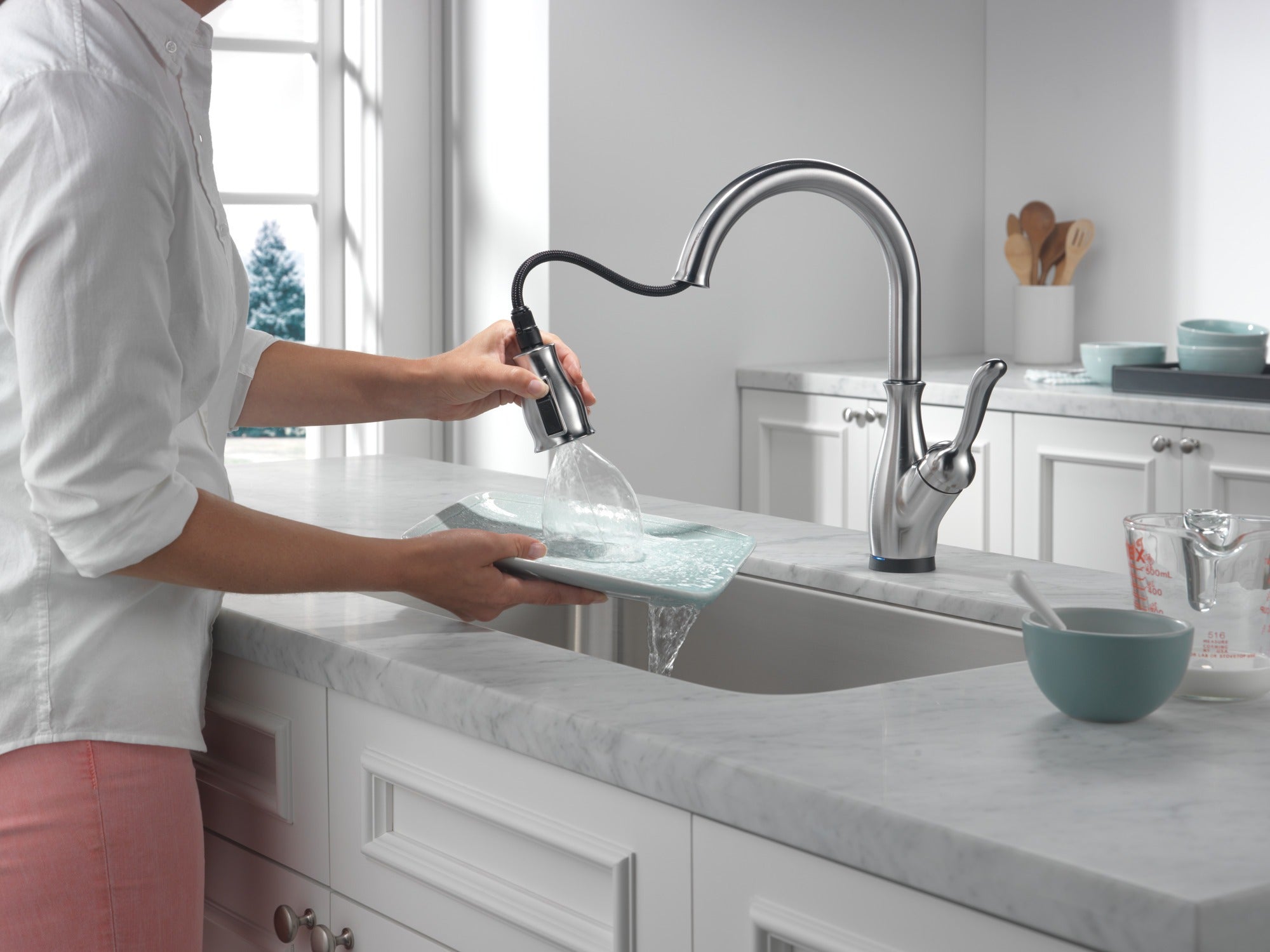 Delta Leland® Single Handle Pull-Down Kitchen Faucet with Touch<sub>2</sub>O® and ShieldSpray® Technologies
