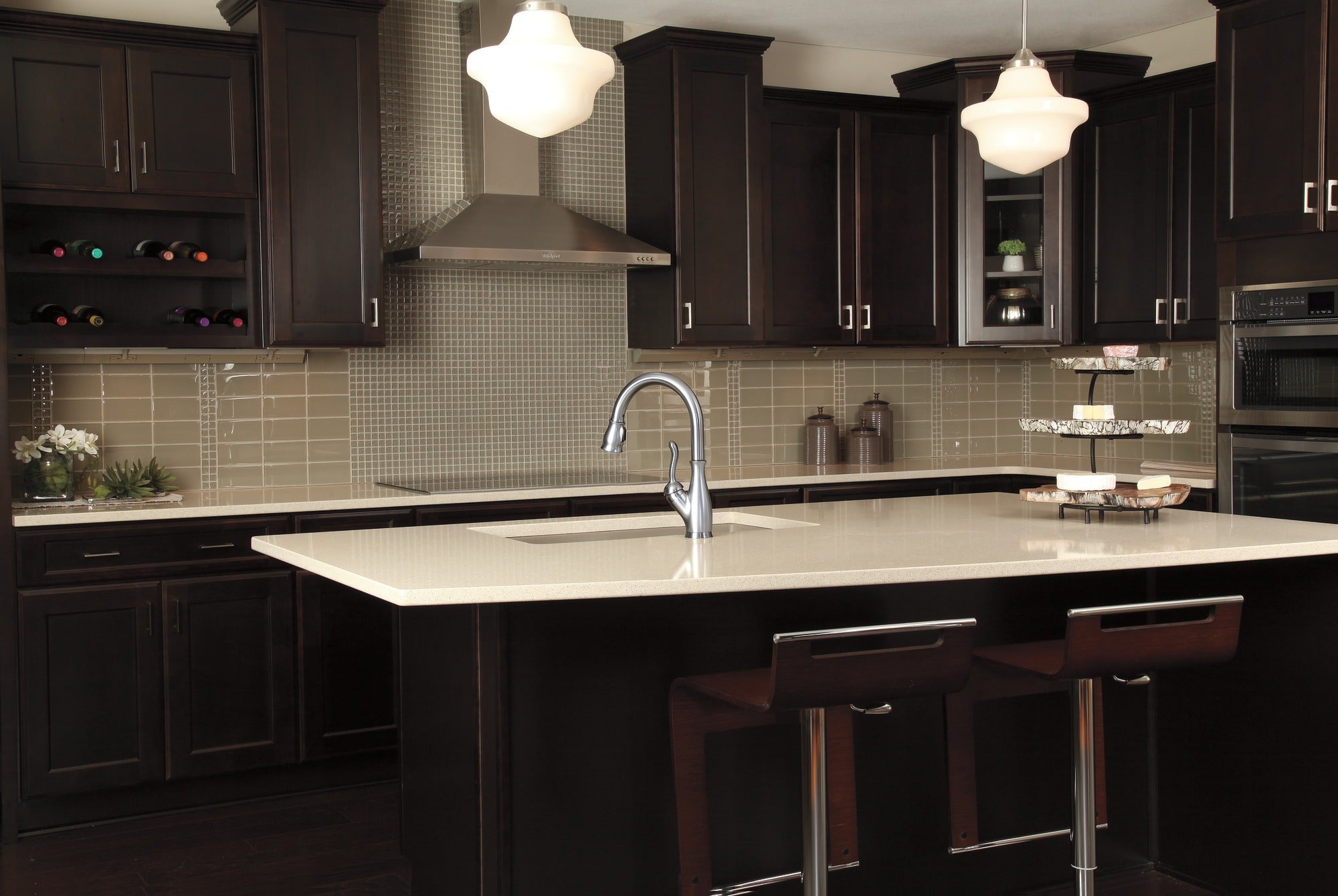 Delta Leland® Single Handle Pull-Down Kitchen Faucet with Touch<sub>2</sub>O® and ShieldSpray® Technologies