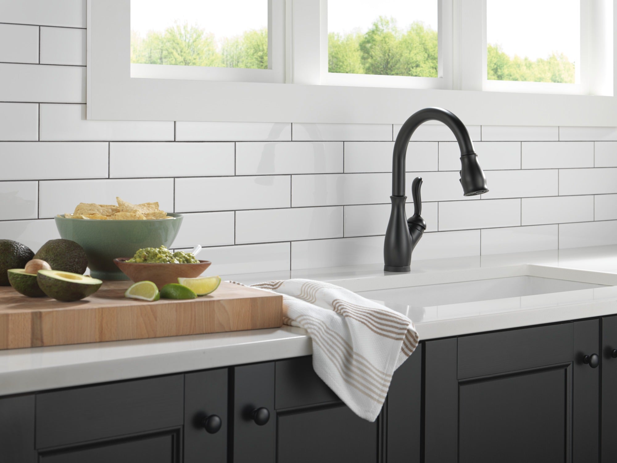 Delta Leland® Single Handle Pull-Down Kitchen Faucet With Touch<sub>2</sub>O® Technology And ShieldSpray® Technologies