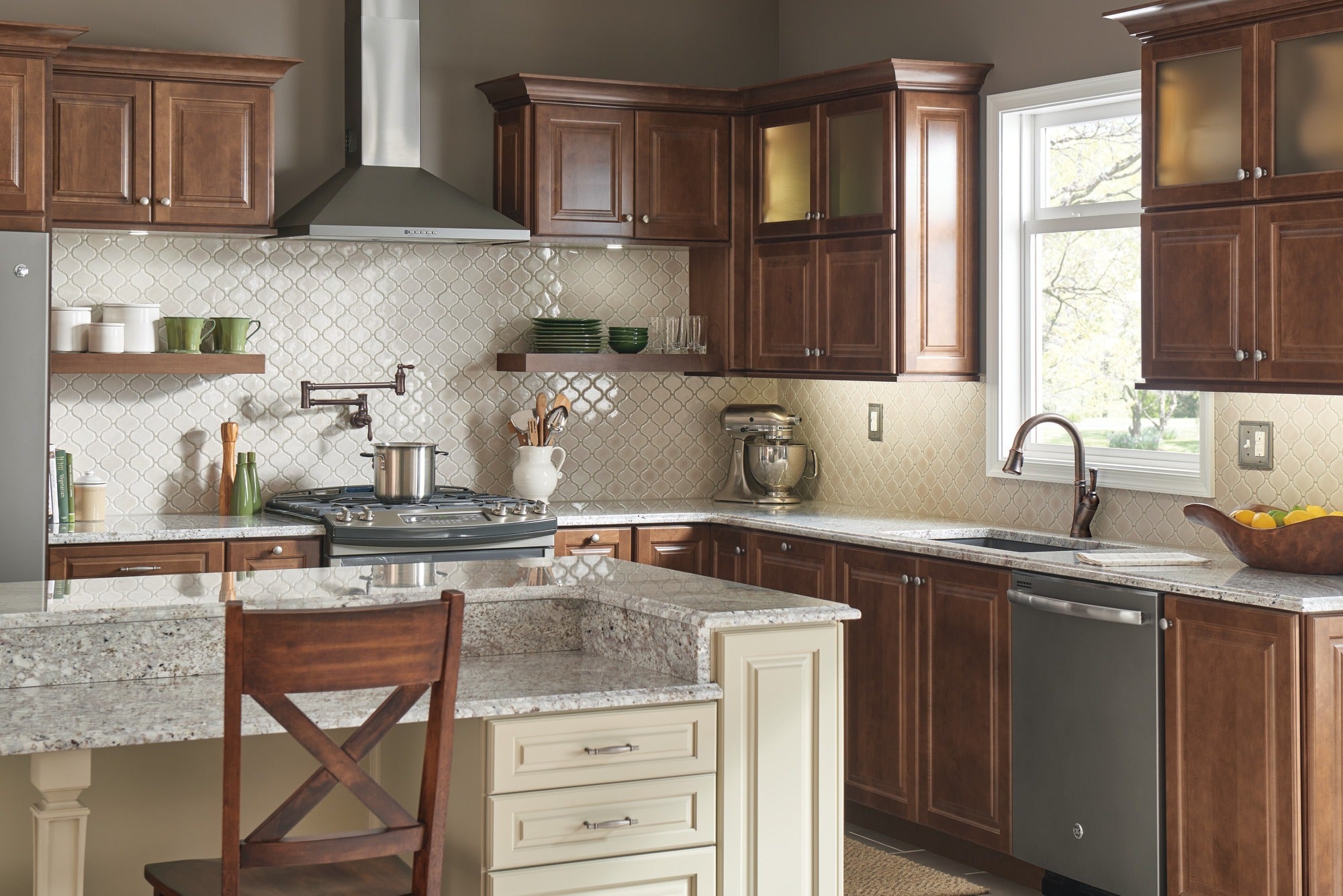 Delta Leland® Single Handle Pull-Down Kitchen Faucet with Touch<sub>2</sub>O® and ShieldSpray® Technologies