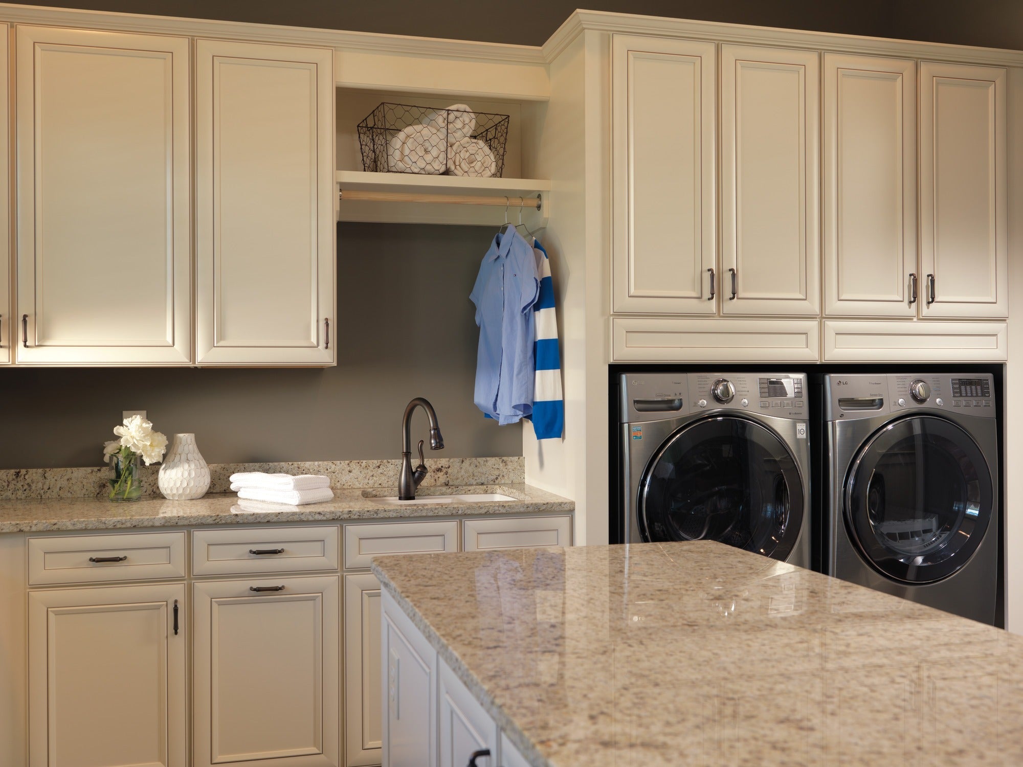 Delta Leland® Single Handle Pull-Down Kitchen Faucet with Touch<sub>2</sub>O® and ShieldSpray® Technologies