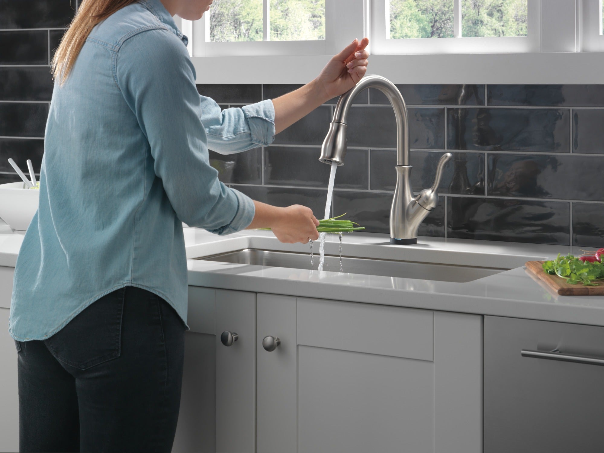 Delta Leland® Single Handle Pull-Down Kitchen Faucet with Touch<sub>2</sub>O® and ShieldSpray® Technologies