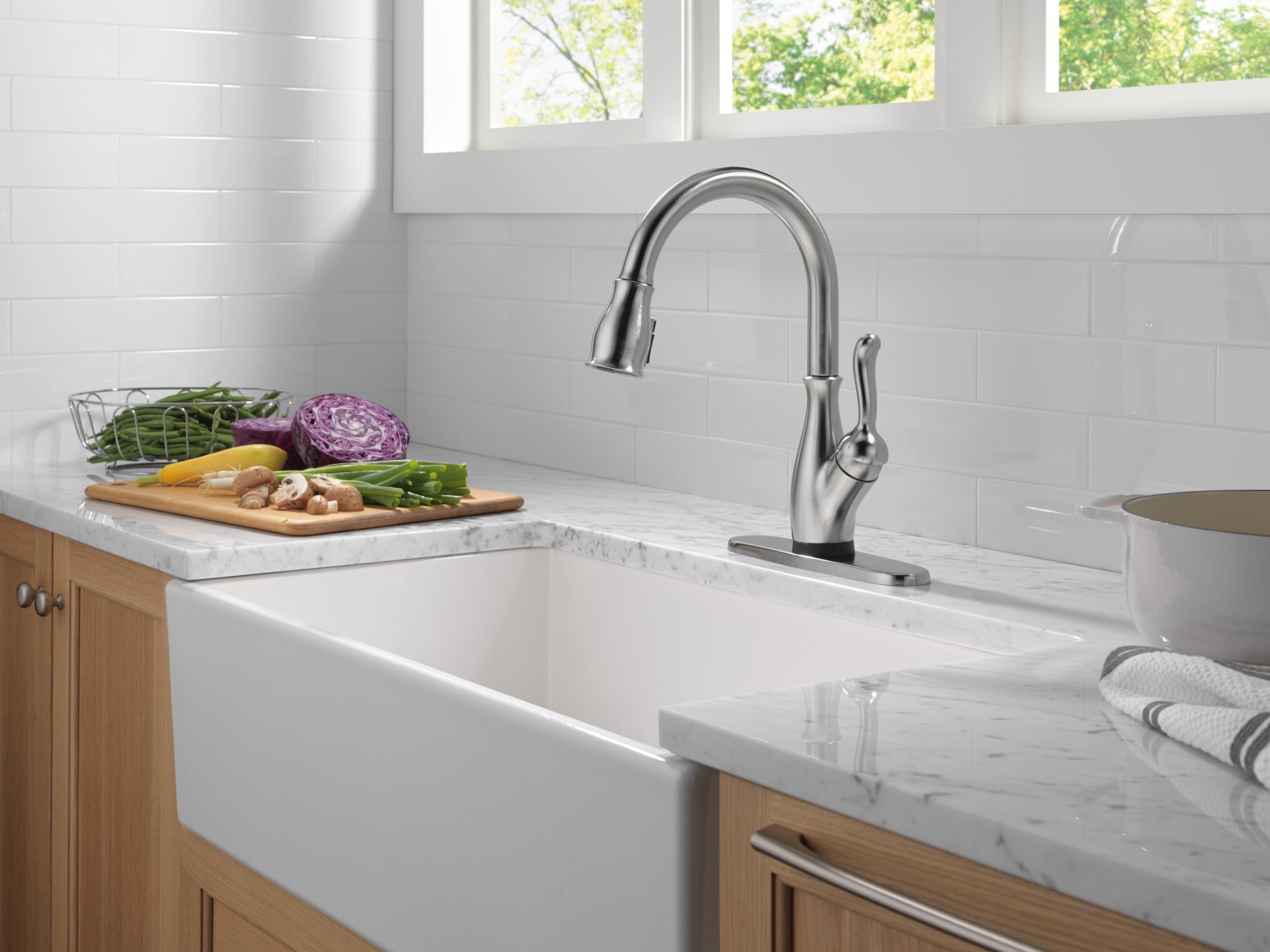 Delta Leland® Touch<sub>2</sub>O® Technology Kitchen Faucet with Touchless Technology