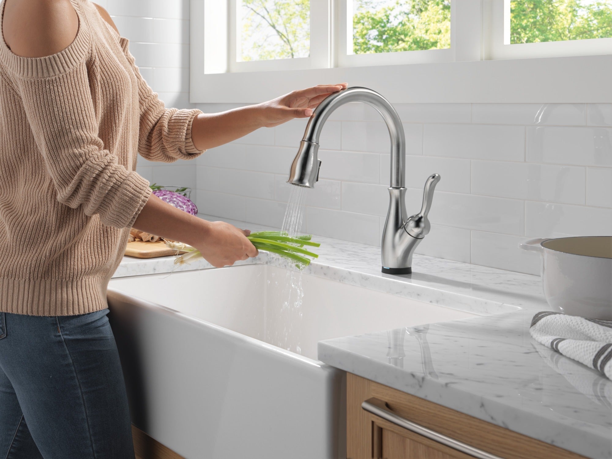 Delta Leland® Touch<sub>2</sub>O® Technology Kitchen Faucet with Touchless Technology