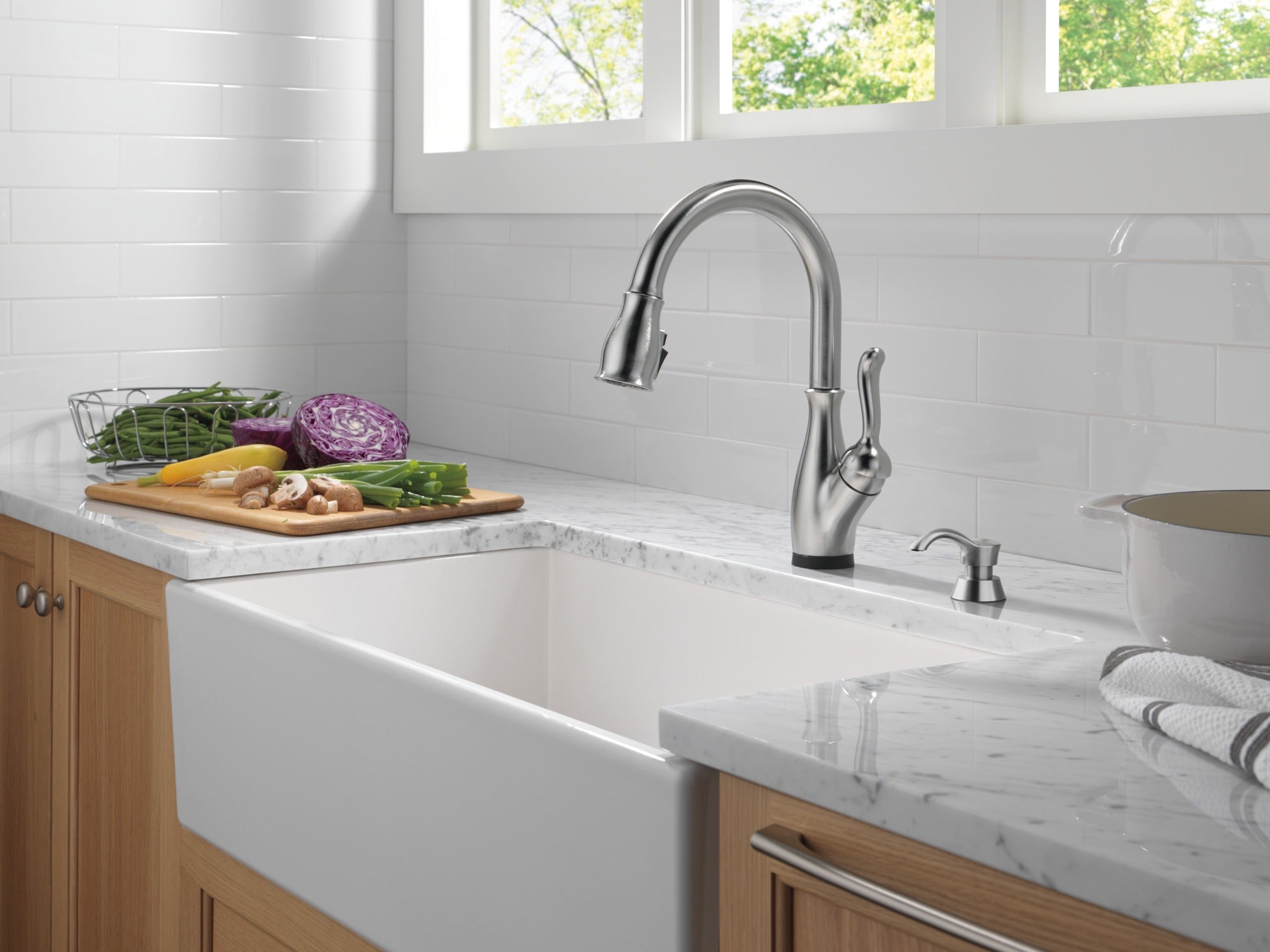 Delta Leland® Touch<sub>2</sub>O® Technology Kitchen Faucet with Touchless Technology