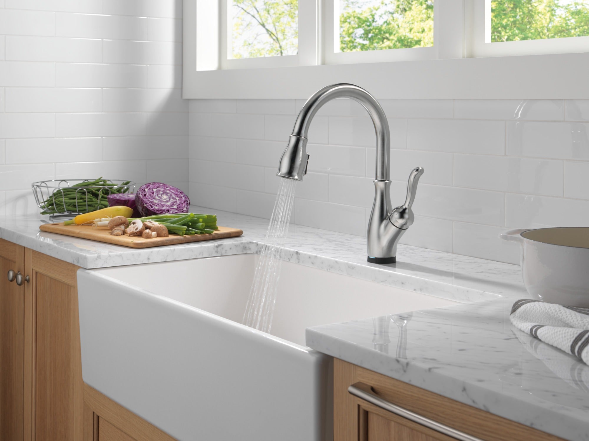 Delta Leland® Touch<sub>2</sub>O® Technology Kitchen Faucet with Touchless Technology