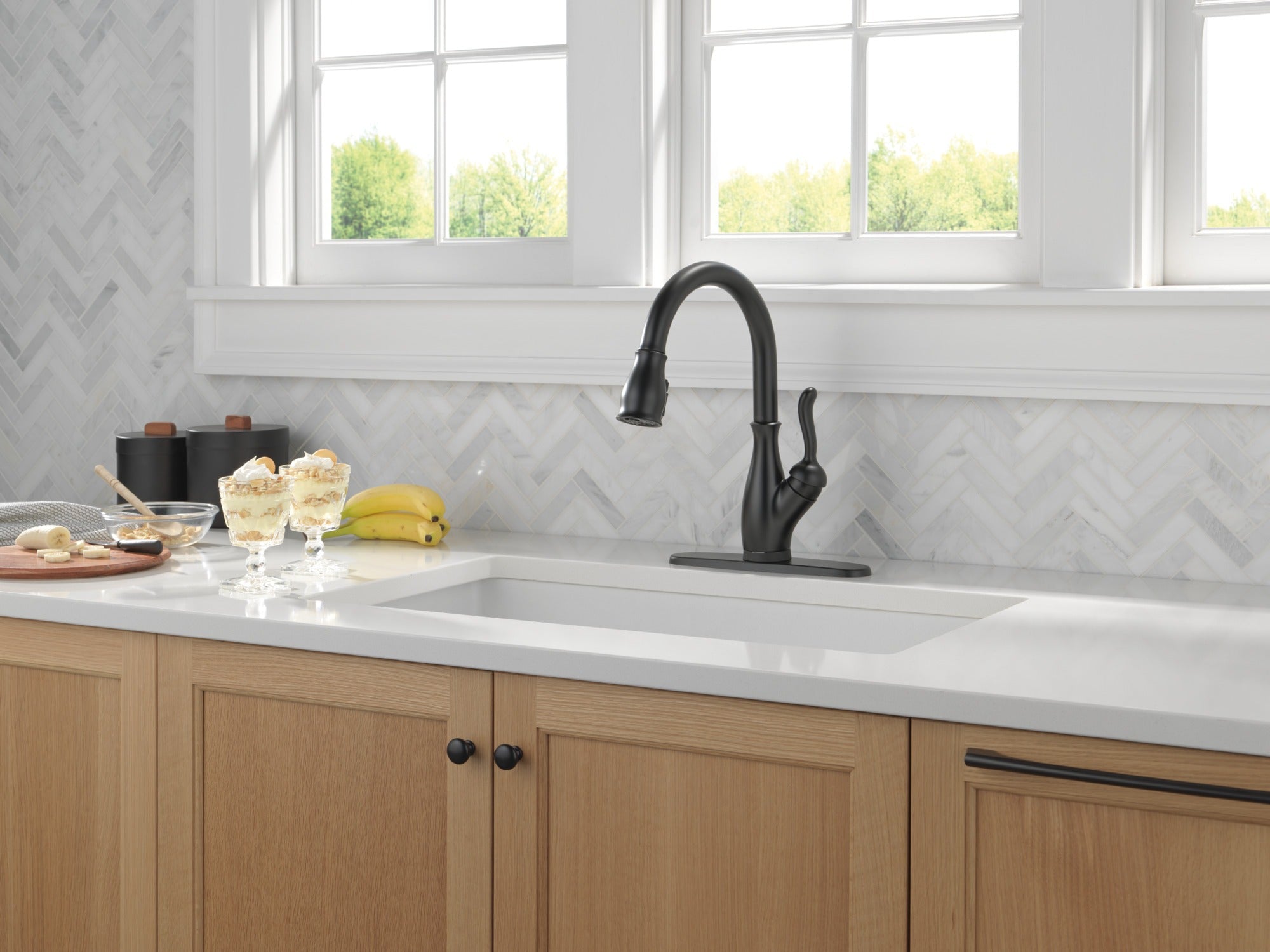 Delta Leland® Touch<sub>2</sub>O® Technology Kitchen Faucet with Touchless Technology