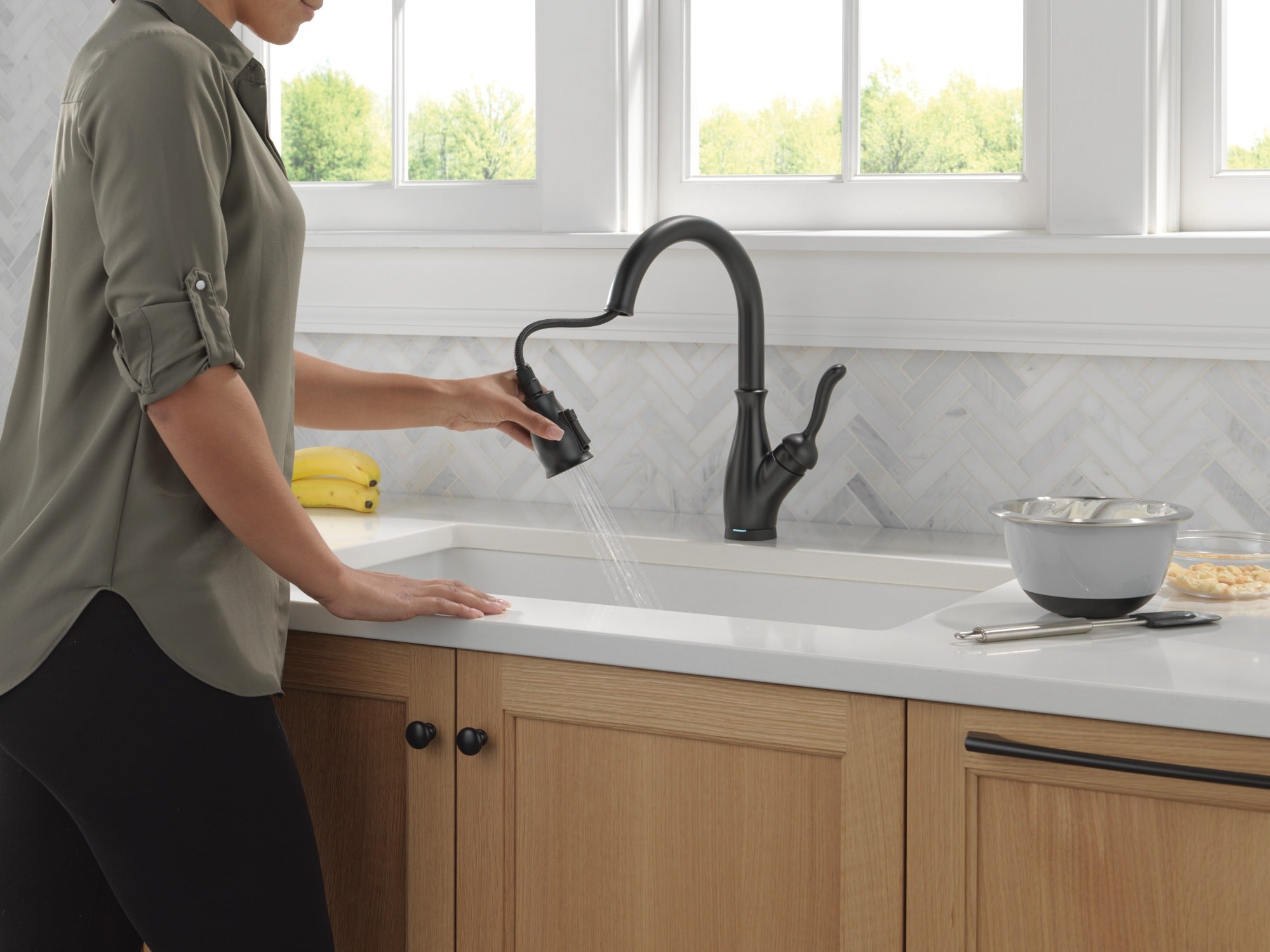 Delta Leland® Touch<sub>2</sub>O® Technology Kitchen Faucet with Touchless Technology