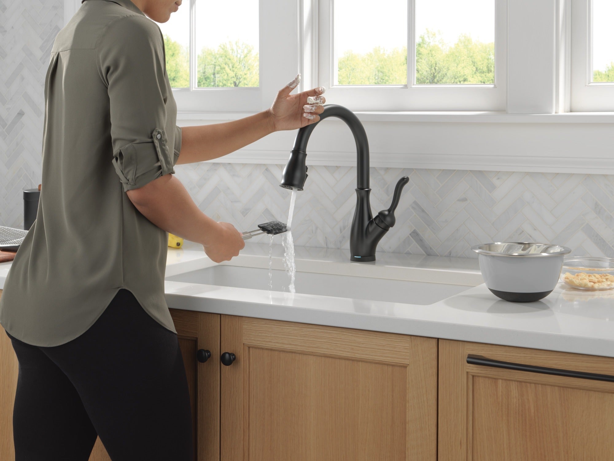 Delta Leland® Touch<sub>2</sub>O® Technology Kitchen Faucet with Touchless Technology