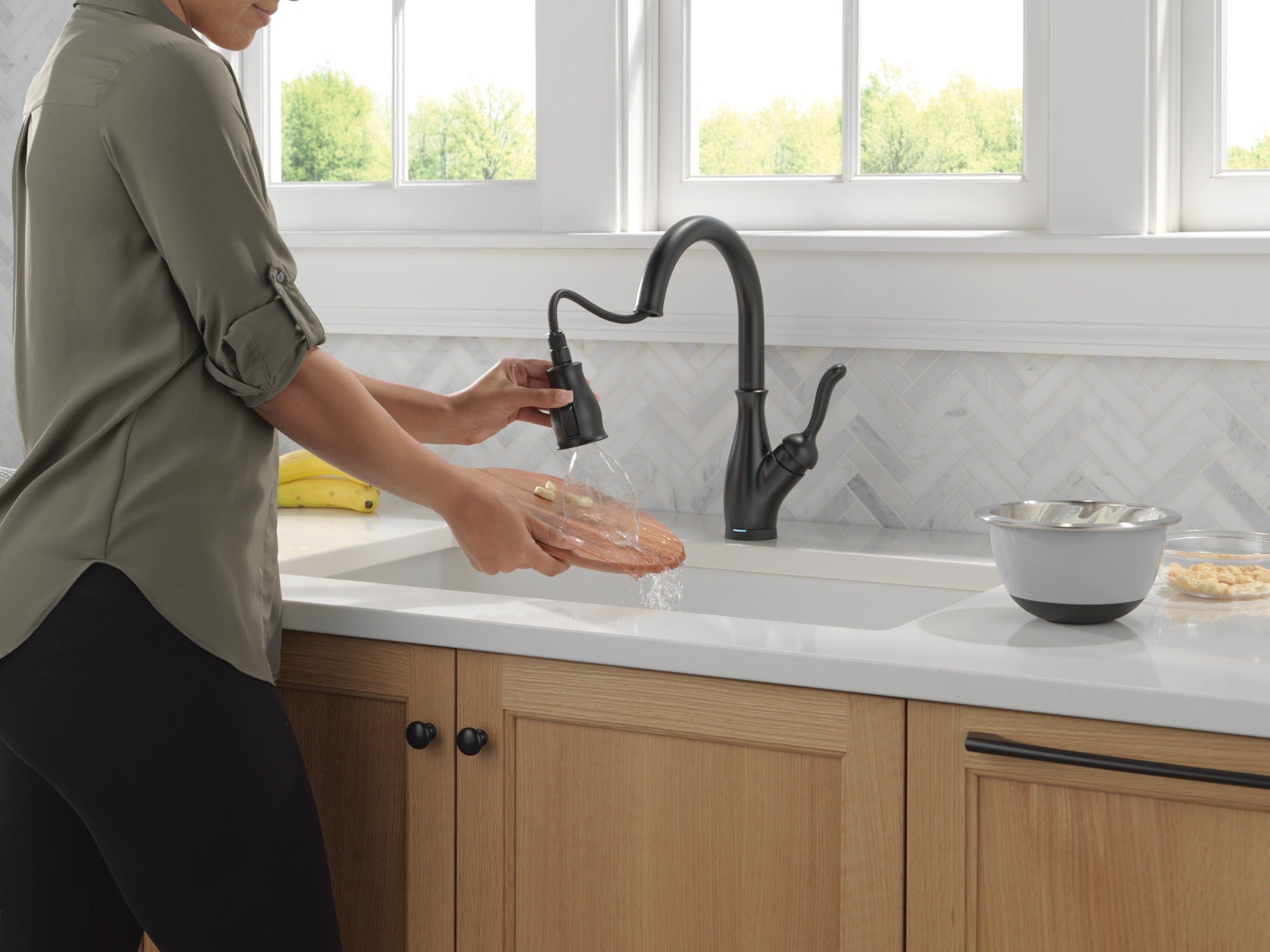 Delta Leland® Touch<sub>2</sub>O® Technology Kitchen Faucet with Touchless Technology